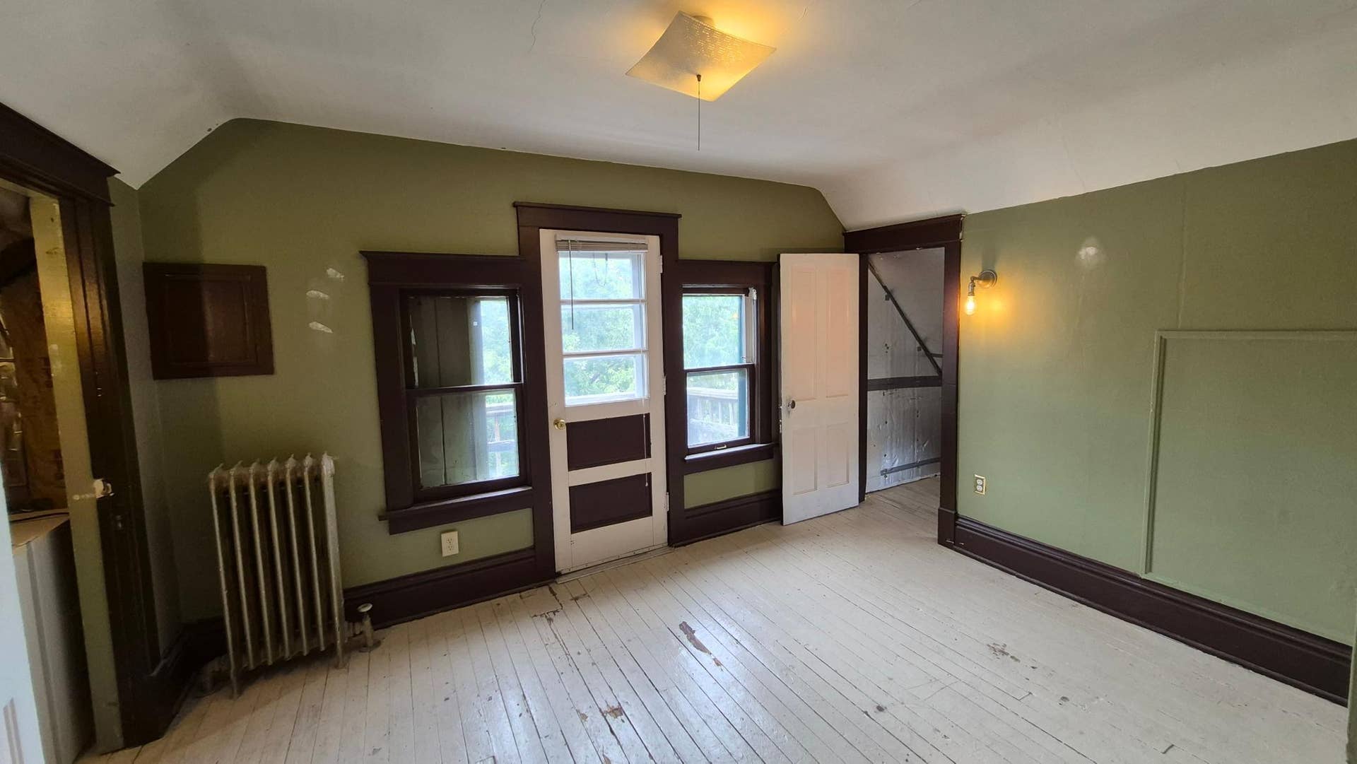 2317 Garfield Avenue, 84, Minneapolis, MN 55405 3rd Floor - Living / Dining Area with 2 Walk in Closets