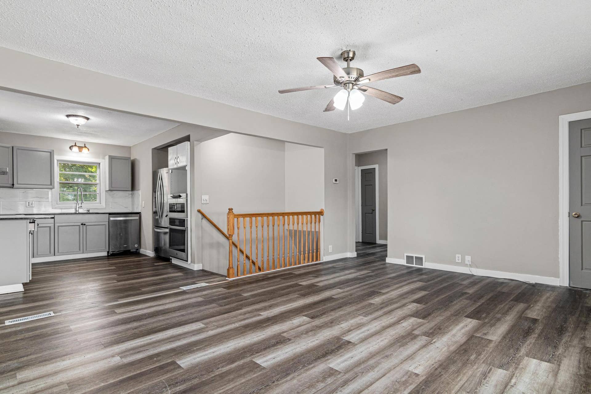1976 Radatz Avenue, Maplewood, MN 55109 1976 Radatz Ave, St Paul, MN-3.jpg