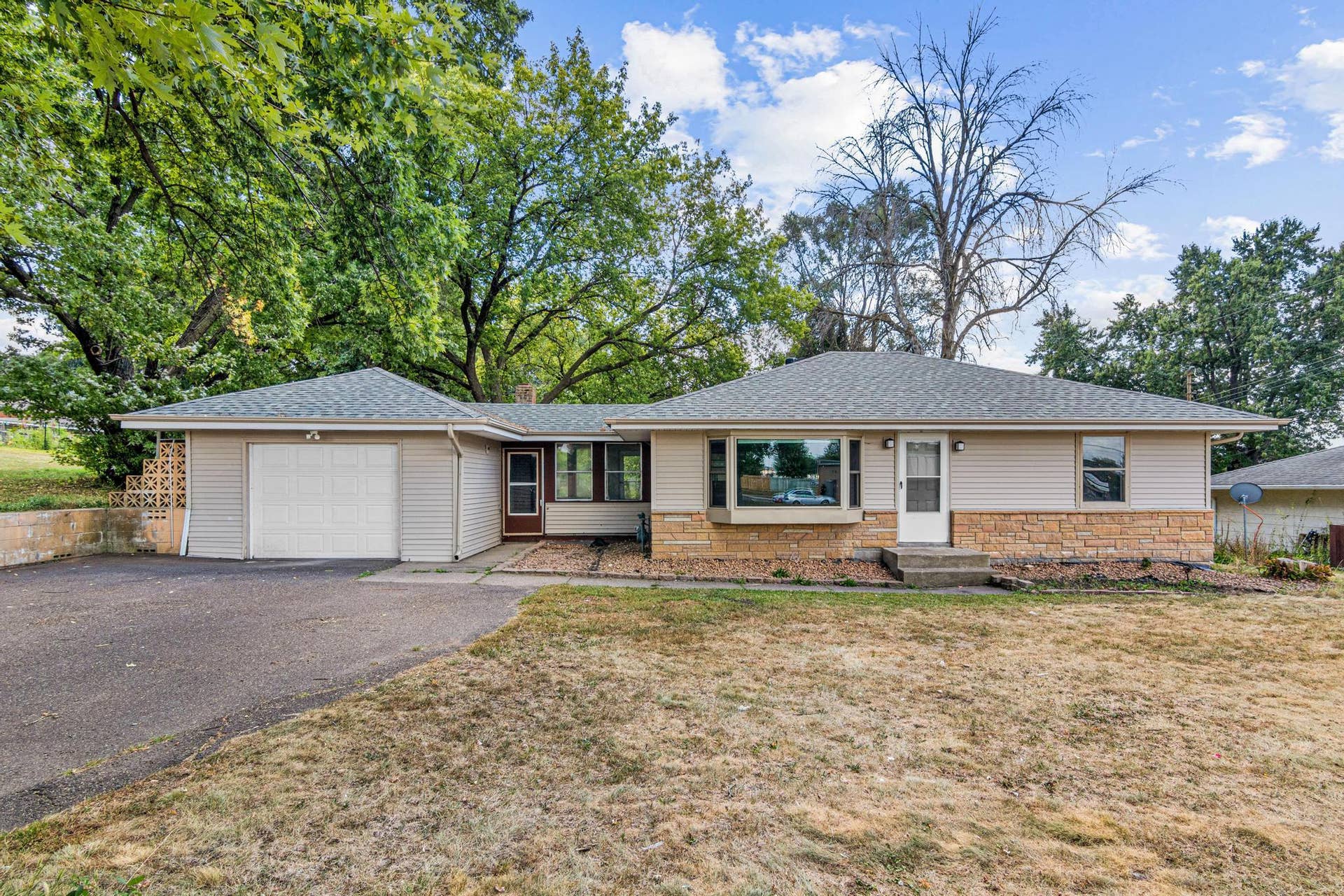 1976 Radatz Avenue, Maplewood, MN 55109 1976 Radatz Ave, St Paul, MN-1.jpg