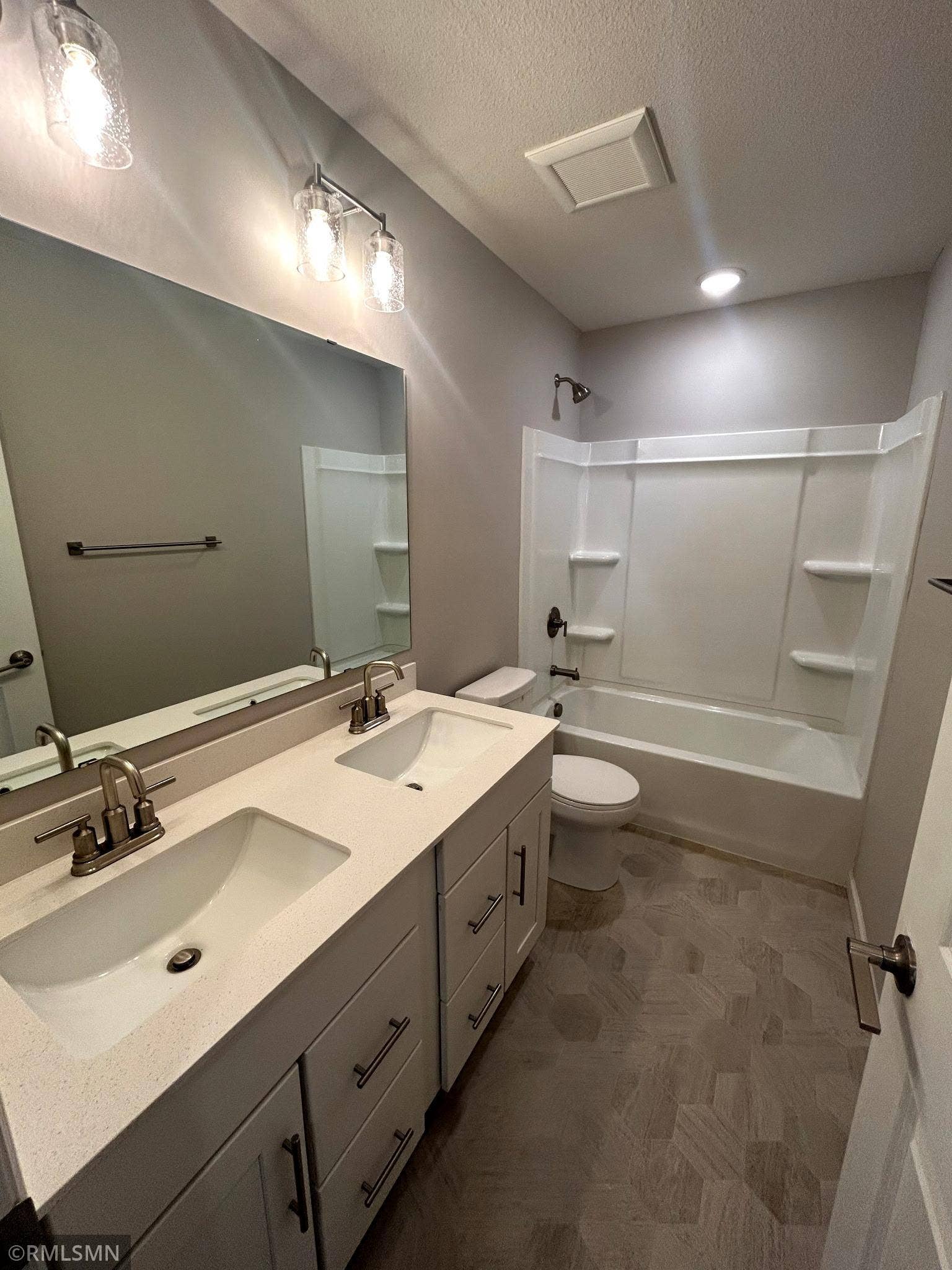 10267 McGregor Boulevard, Woodbury, MN 55129 231856.jpg