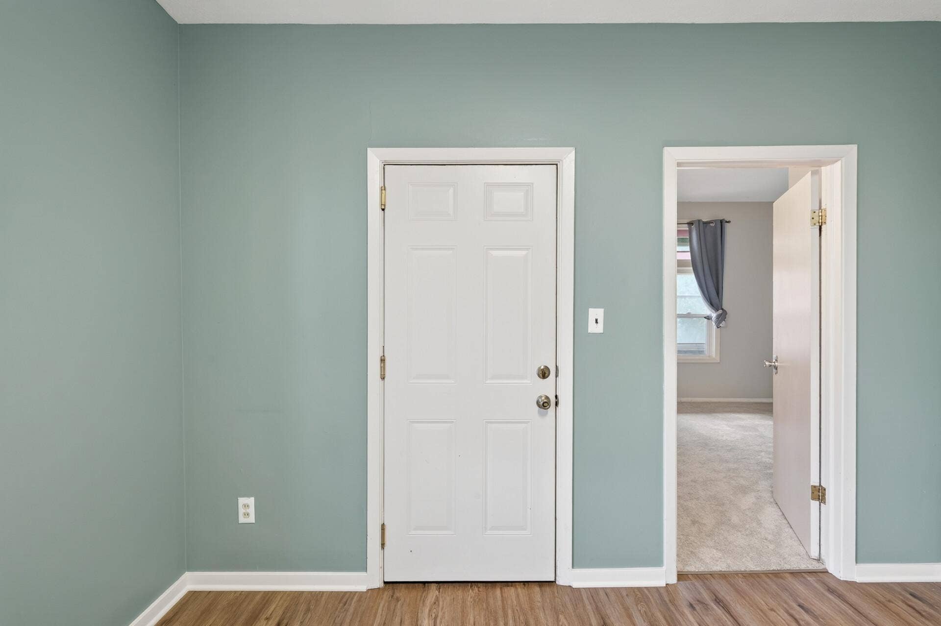 807 Case Avenue, 98, Saint Paul, MN 55106 05_807_Case5_mls.jpg