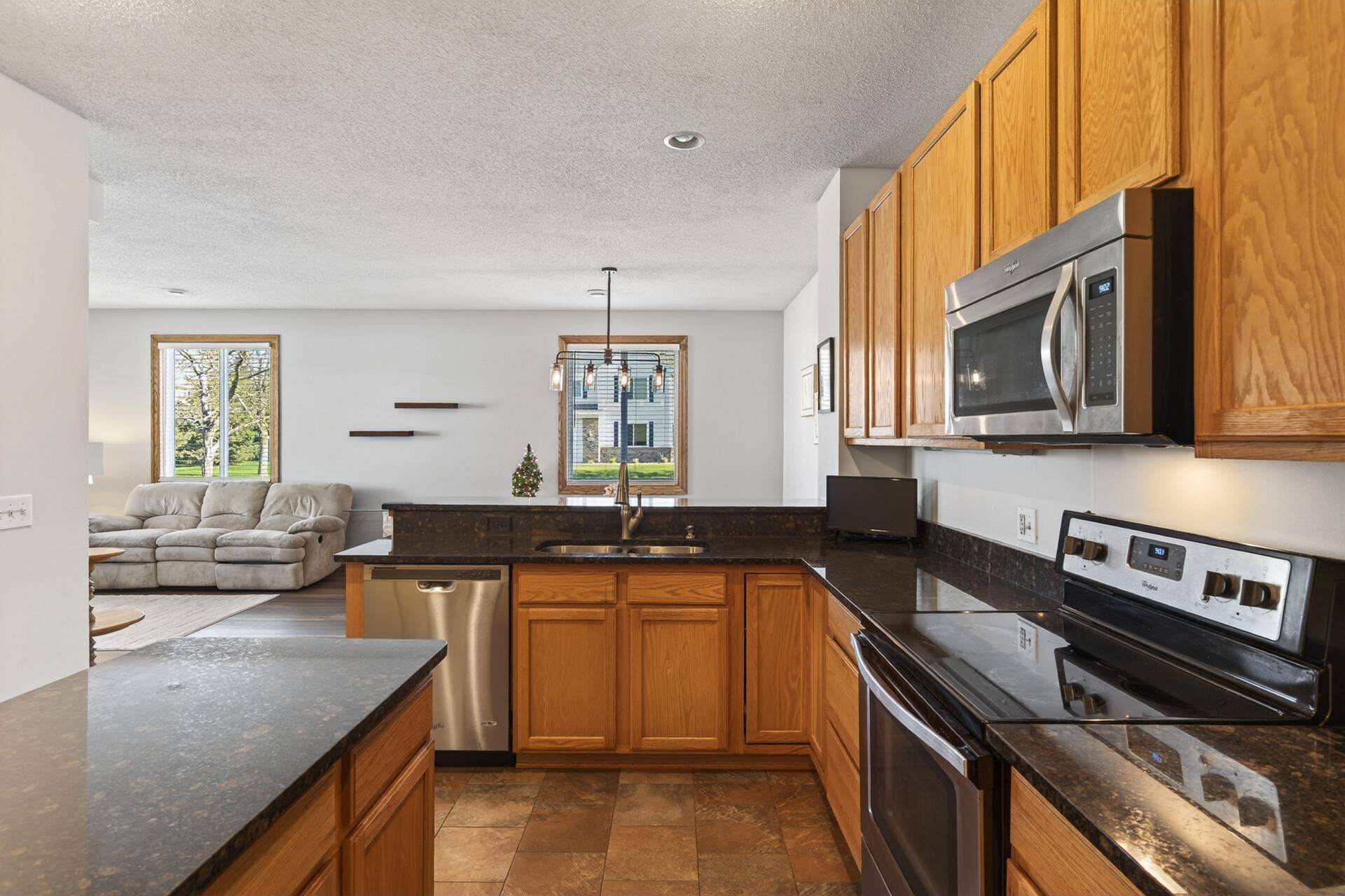 18451 97th Place N, Maple Grove, MN 55311 Granite Countertops