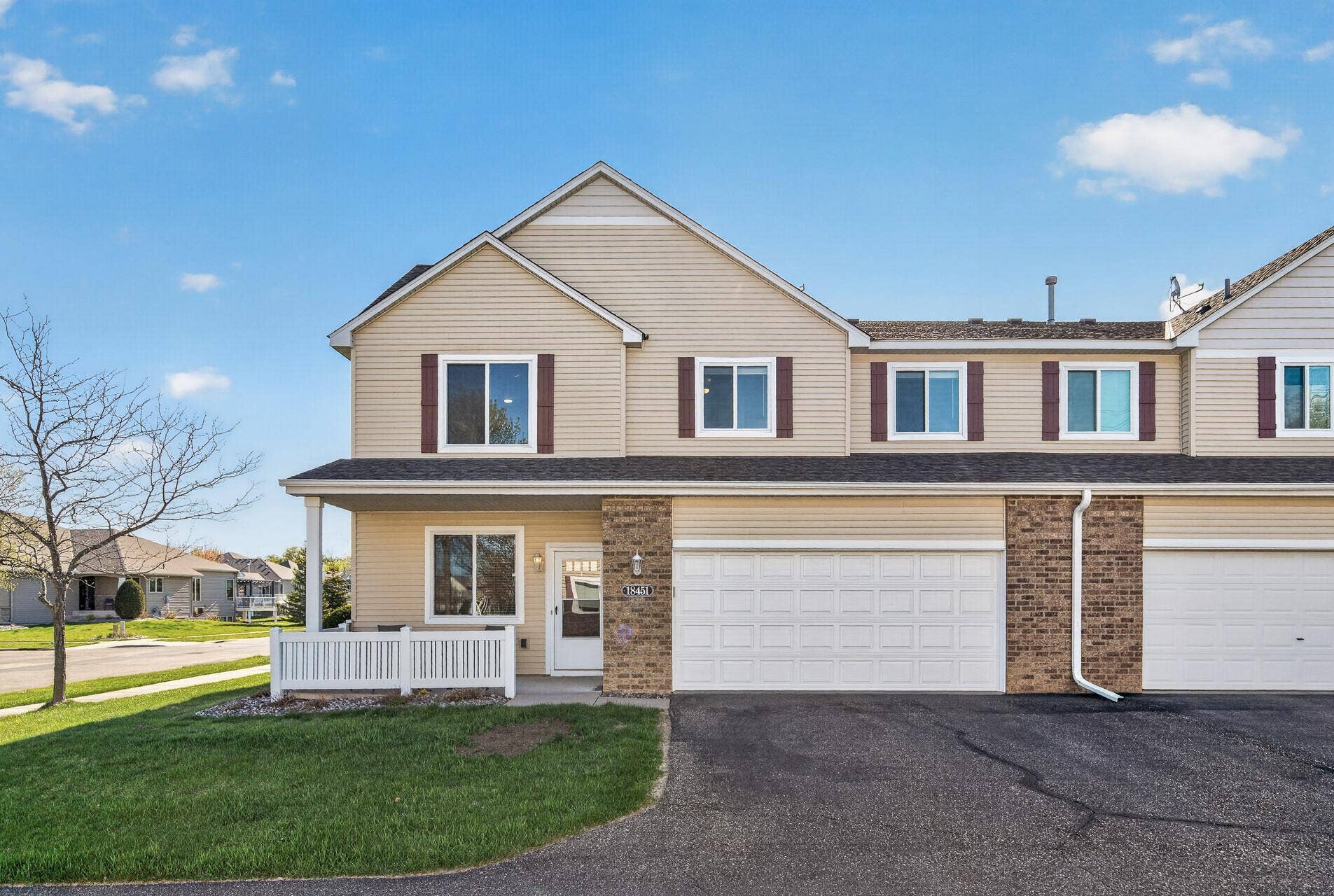18451 97th Place N, Maple Grove, MN 55311 End Unit Townhome