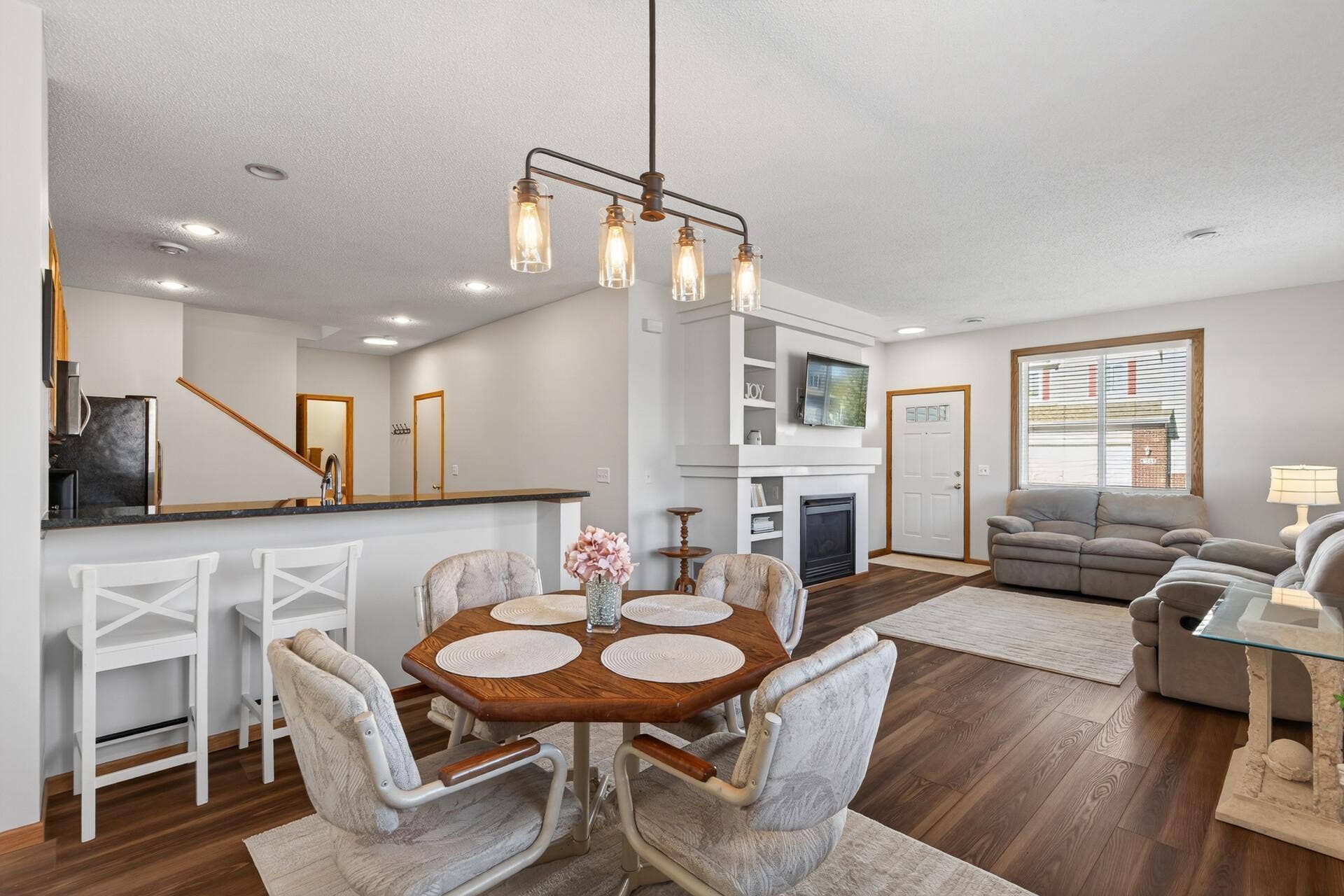 18451 97th Place N, Maple Grove, MN 55311 18451 97th Place N, Maple Grove, MN 55311