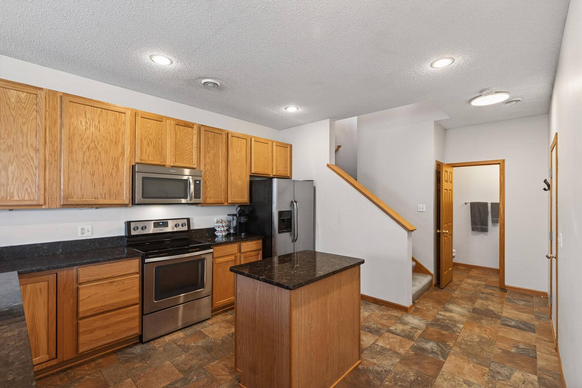 18451 97th Place N, Maple Grove, MN 55311 Kitchen/Island
