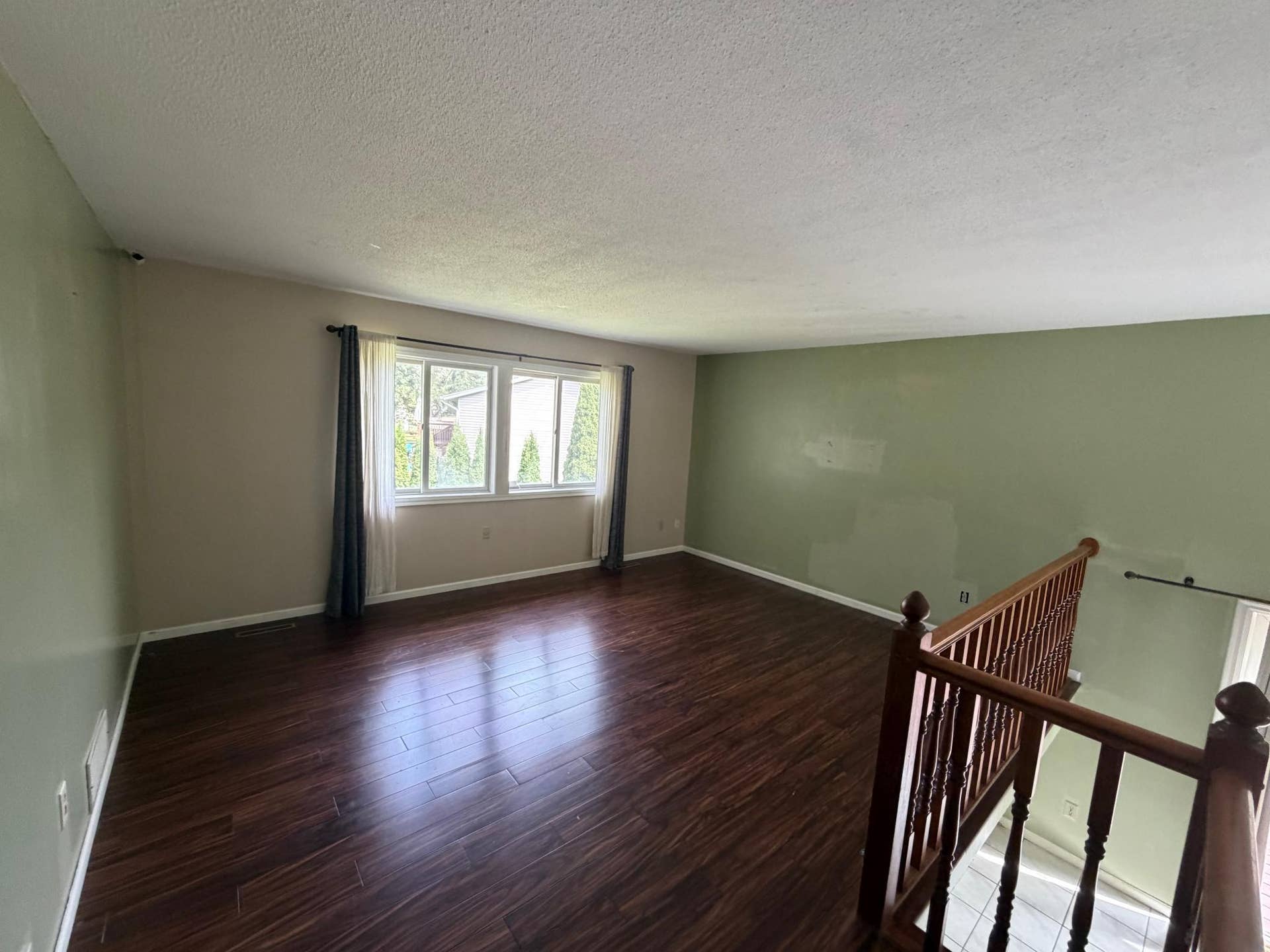 6546 Upper 22nd Street N, Oakdale, MN 55128 Living room