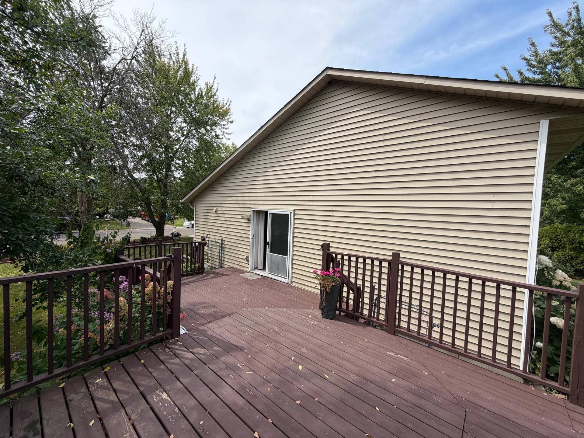 6546 Upper 22nd Street N, Oakdale, MN 55128 Two tier deck