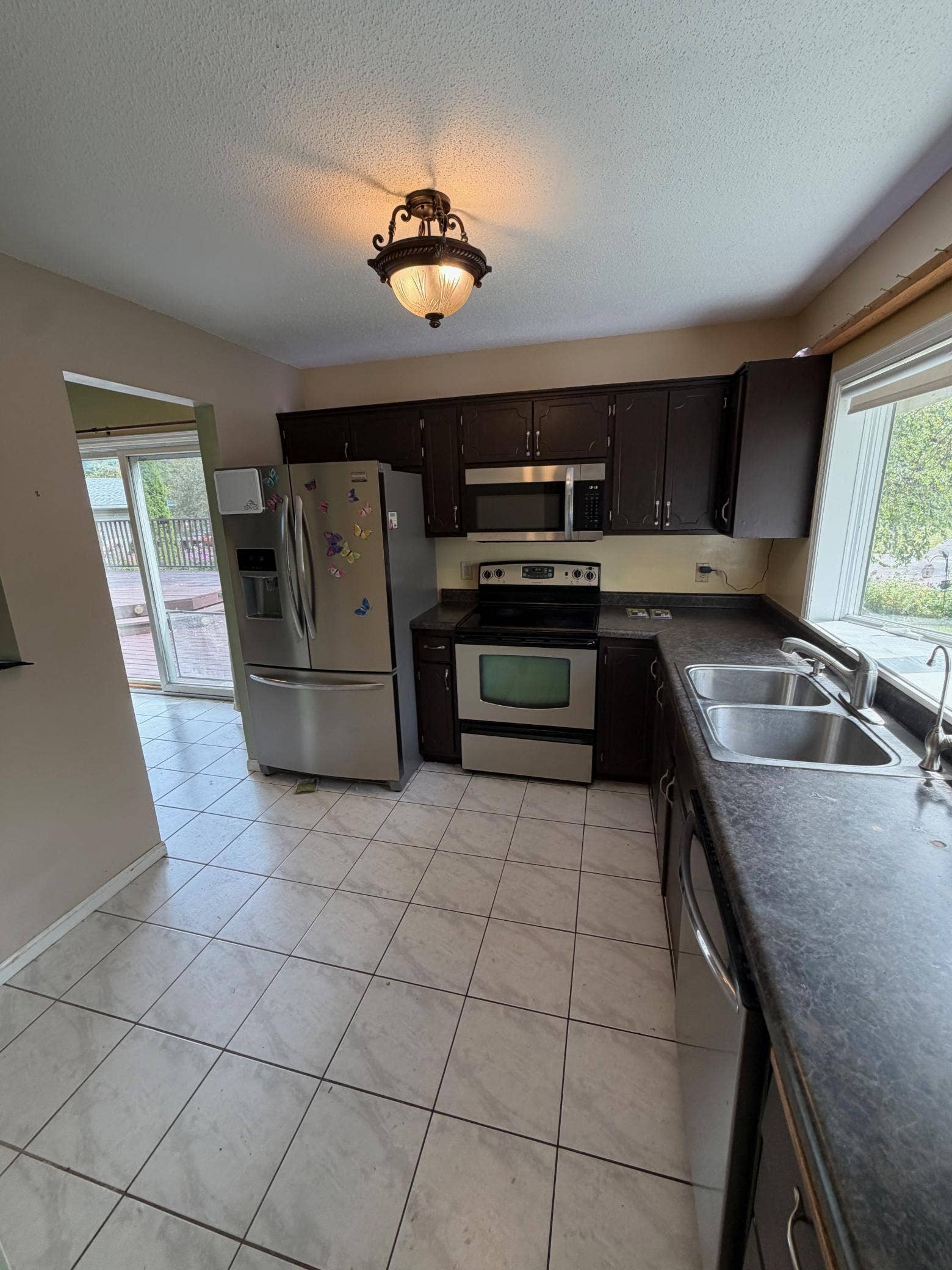 6546 Upper 22nd Street N, Oakdale, MN 55128 Kitchen w/sun filled window!