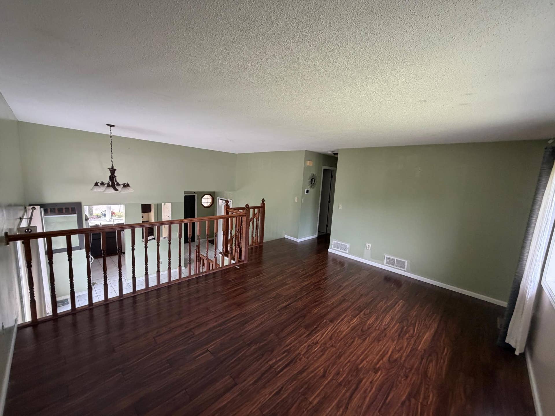 6546 Upper 22nd Street N, Oakdale, MN 55128 Open & spacious living room!