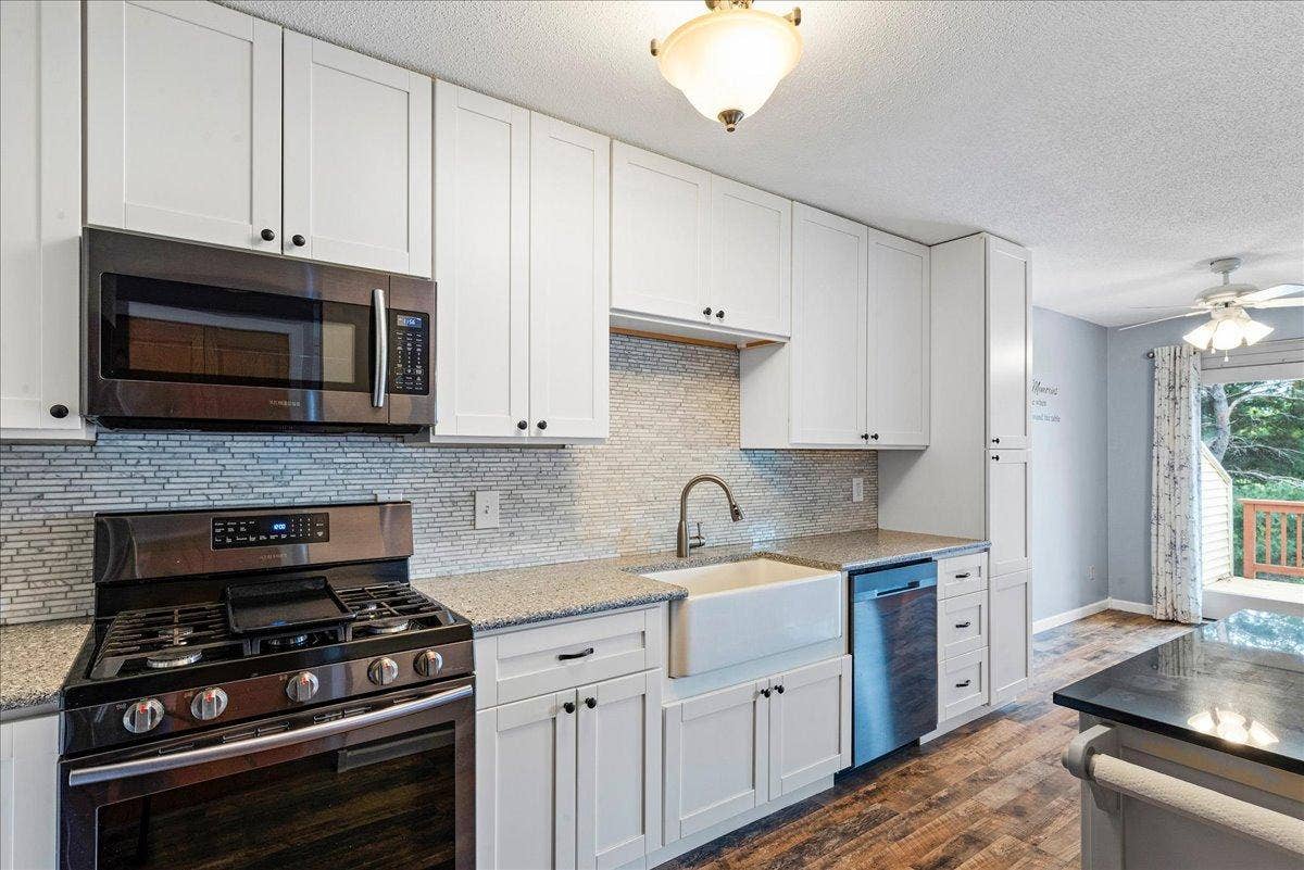 03-12272 17th Ave-12.jpg