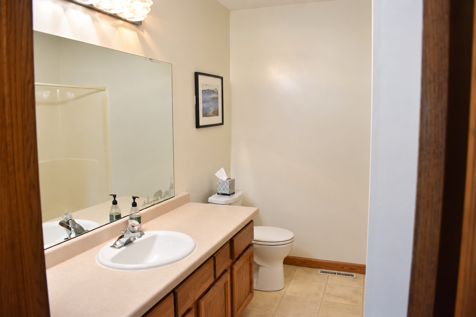 Main level full bath.png