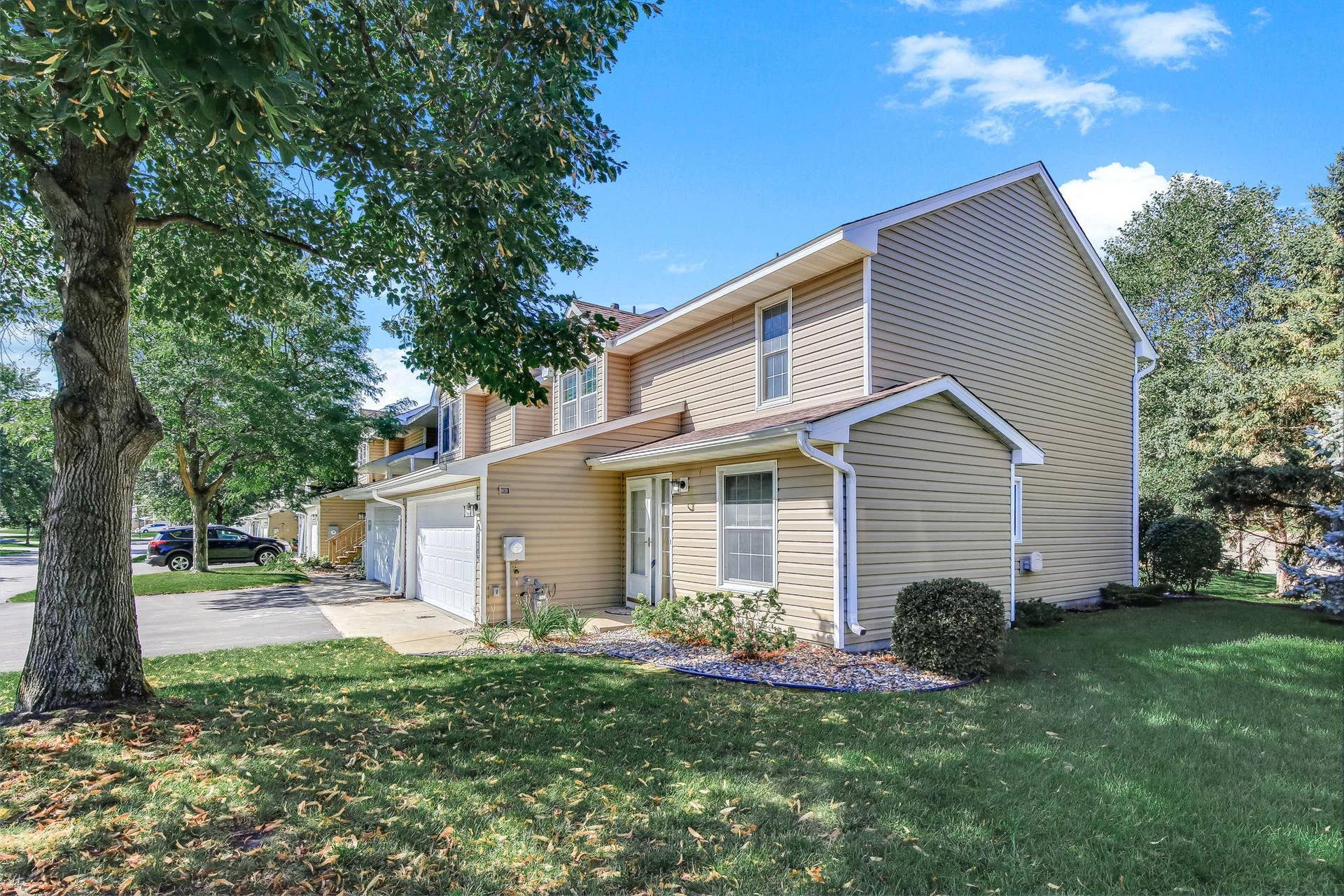 6604 Upper 23rd Street N, Oakdale, MN 55128 3-web-or-mls-6604-Upper-23rd-St-03.jpg