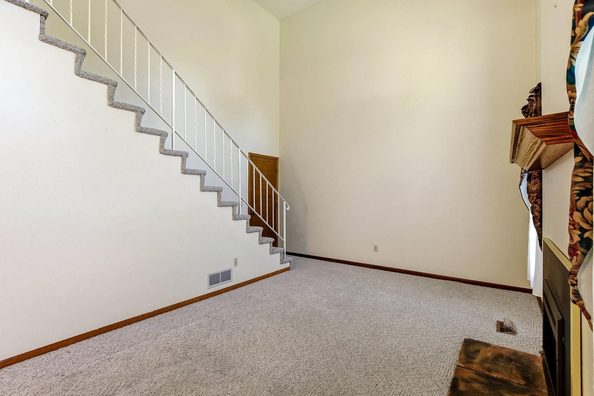 6604 Upper 23rd Street N, Oakdale, MN 55128 7-web-or-mls-6604-Upper-23rd-St-07.jpg