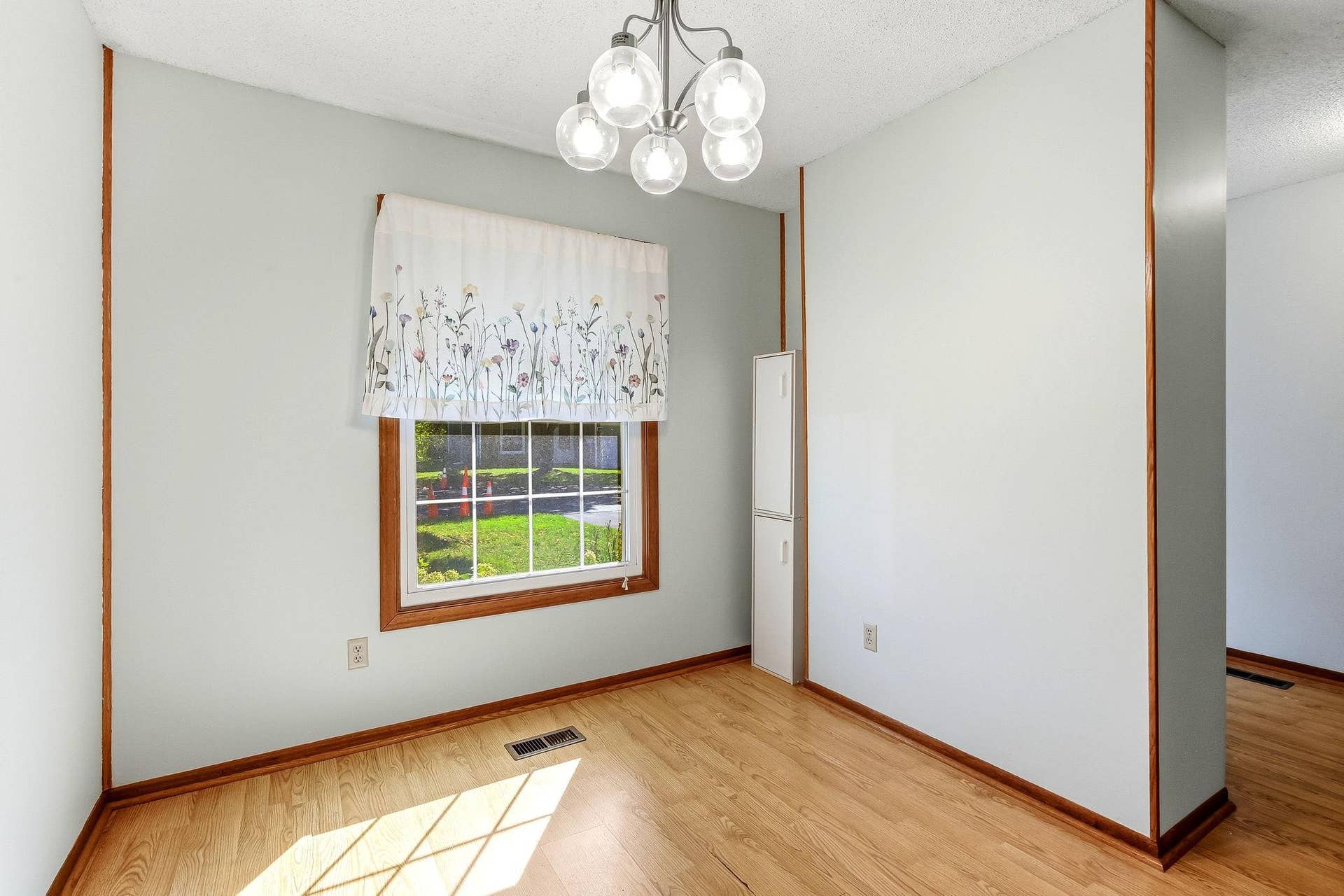 6604 Upper 23rd Street N, Oakdale, MN 55128 16-web-or-mls-6604-Upper-23rd-St-16.jpg