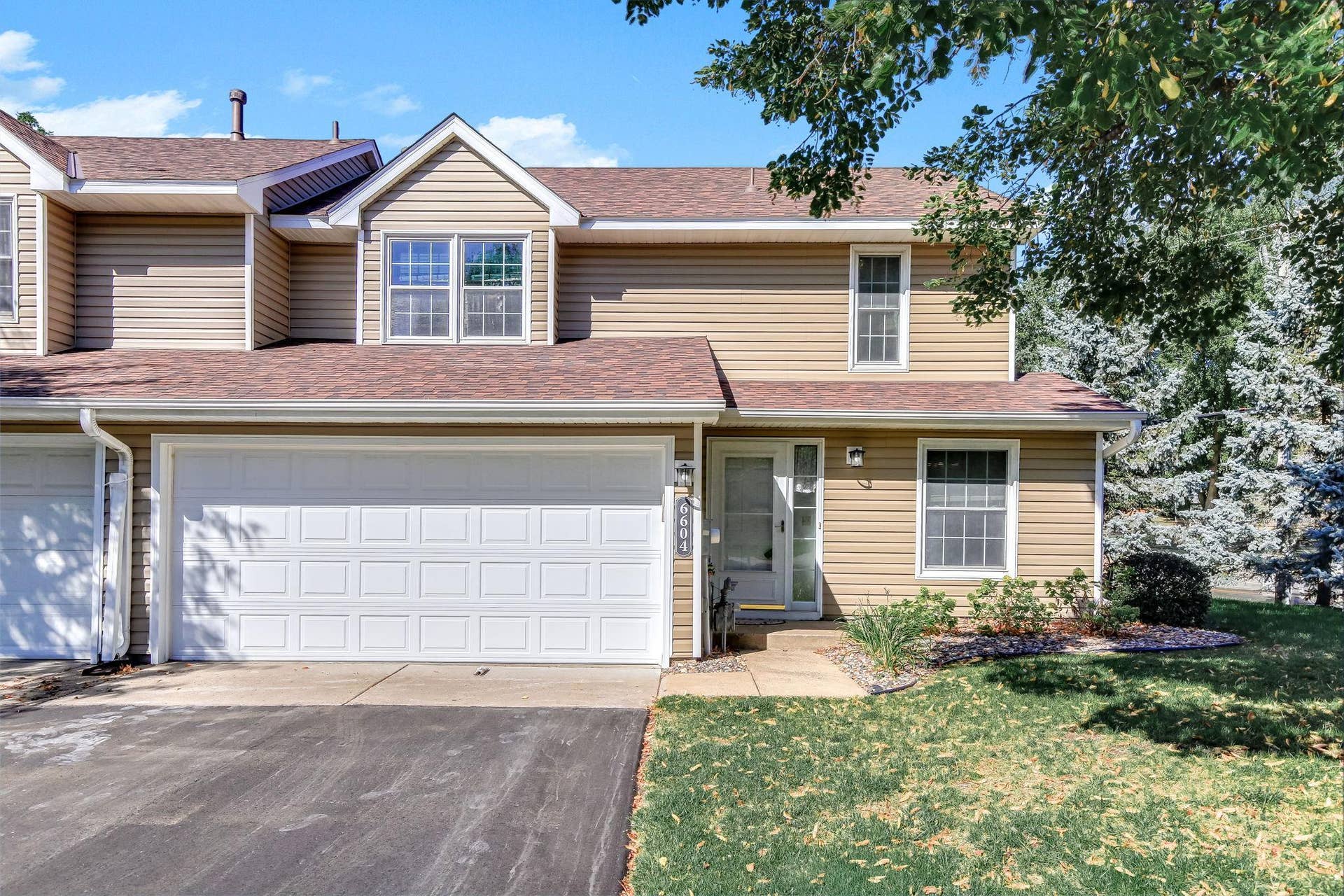 6604 Upper 23rd Street N, Oakdale, MN 55128 1-web-or-mls-6604-Upper-23rd-St-01.jpg