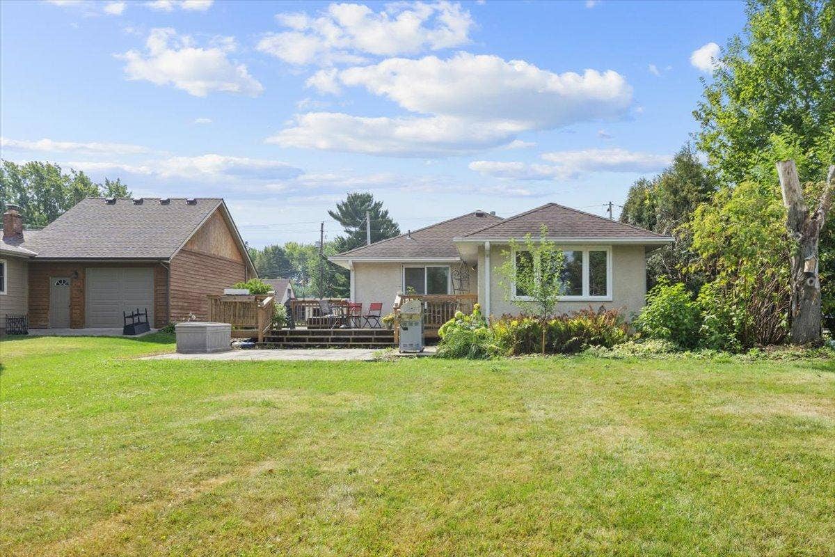 4090 Highland Avenue, White Bear Lake, MN 55110 Spacious flat backyard off of Goose Lake