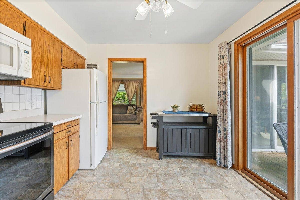 4090 Highland Avenue, White Bear Lake, MN 55110 Another patio door to your oversized deck facing the beautiful views of the lake! Enough room in this kitchen to also have a small eat in area or movable island!