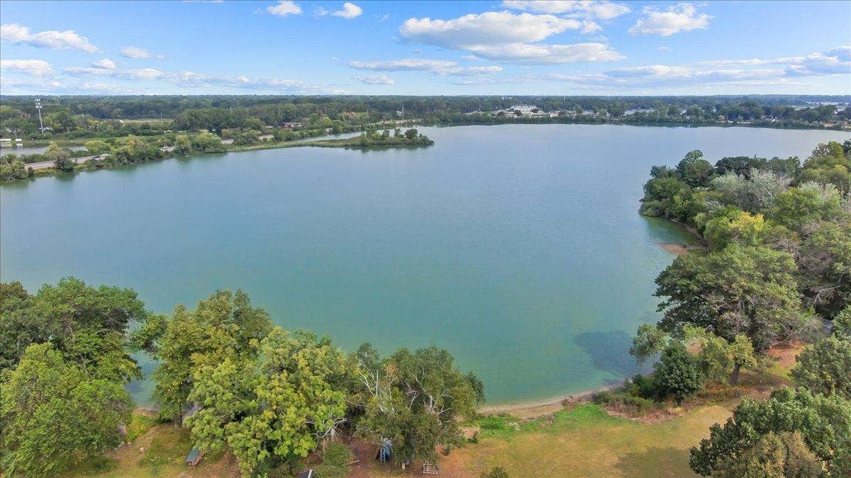 4090 Highland Avenue, White Bear Lake, MN 55110 Goose Lake!