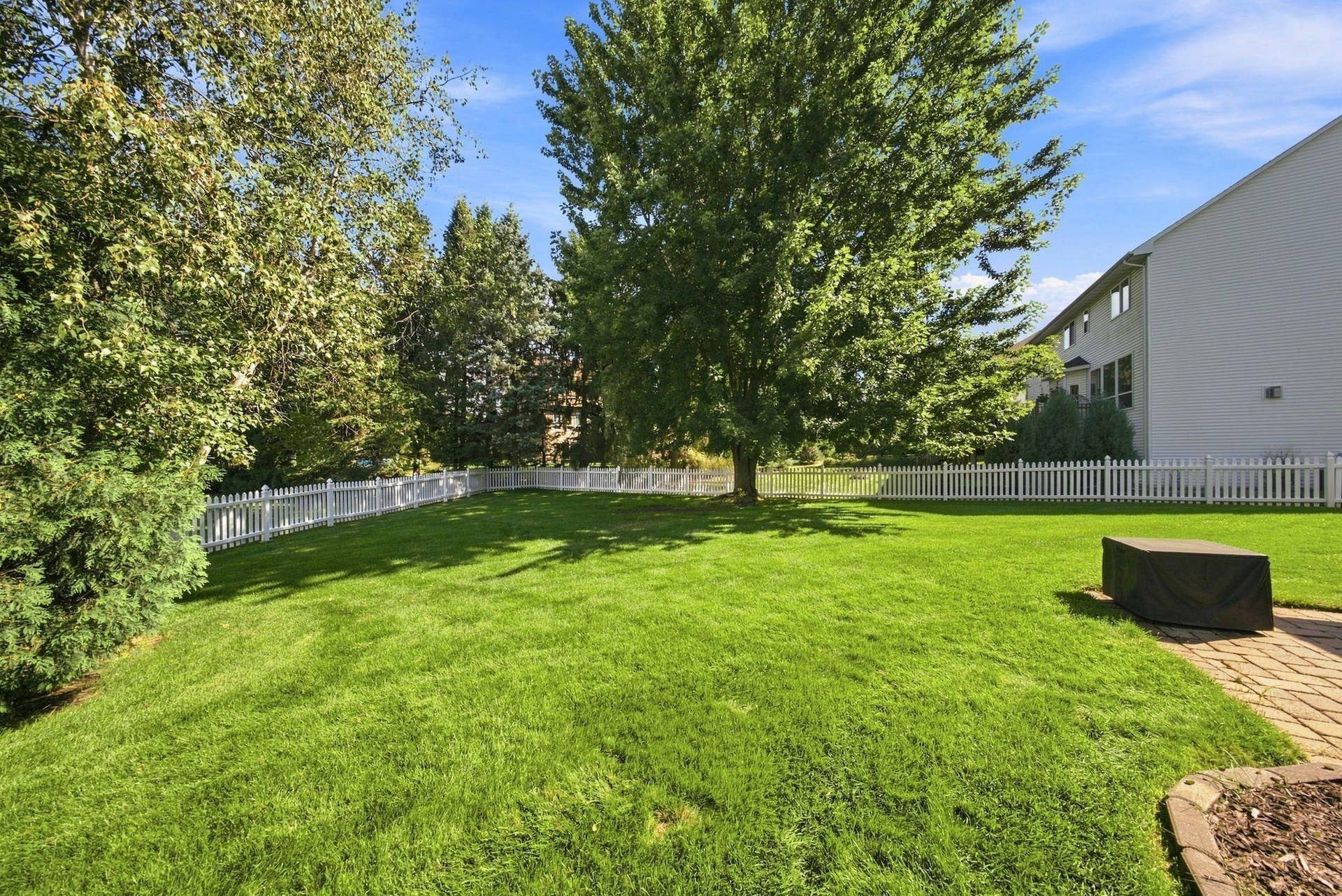 5294 Marquess Trail N, Lake Elmo, MN 55042 Beautifully Maintained Backyard
