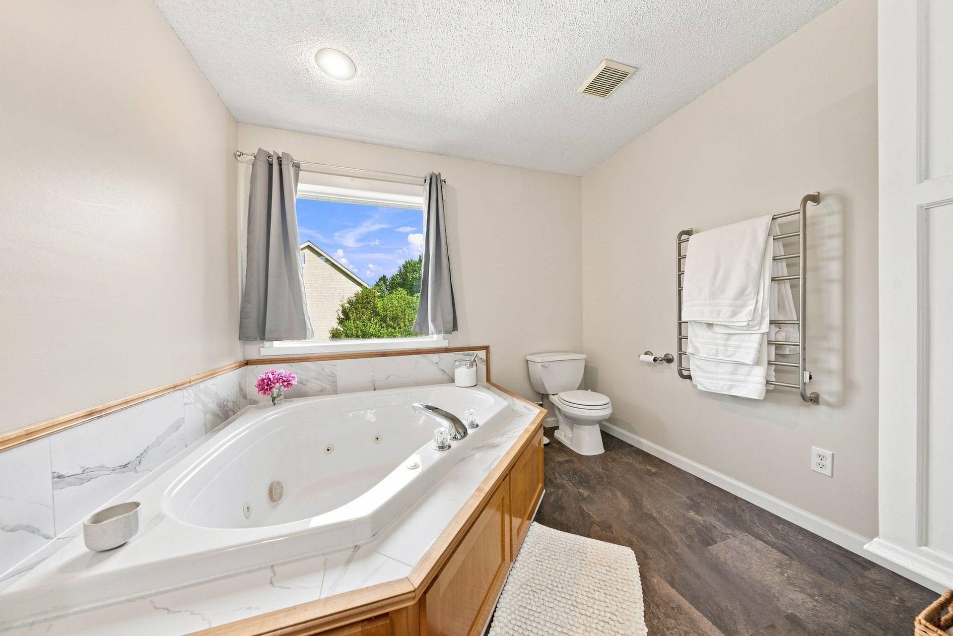 5294 Marquess Trail N, Lake Elmo, MN 55042 Primary Bath - Jetted Tub & Heated Towel Rack