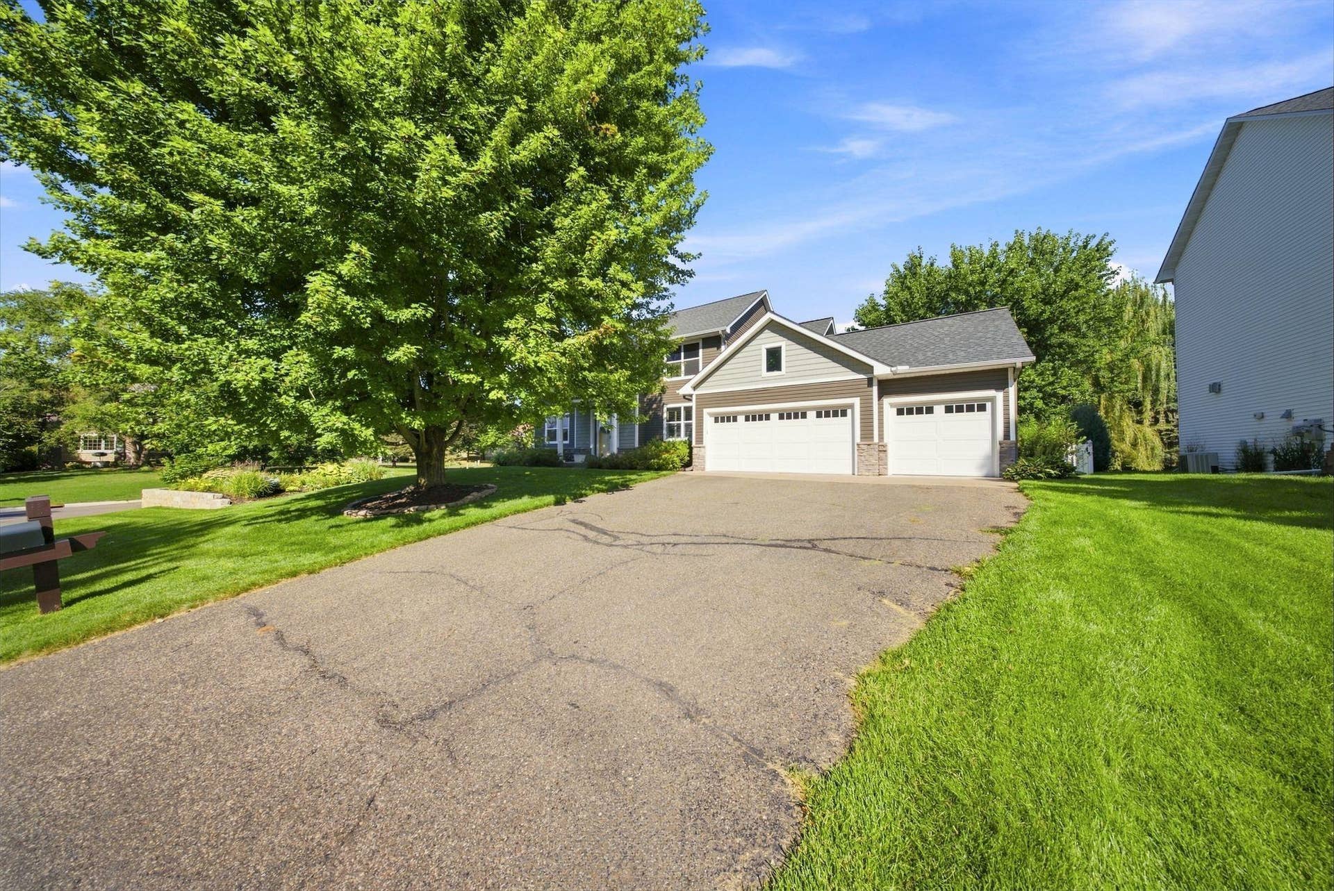 5294 Marquess Trail N, Lake Elmo, MN 55042 Front Exterior