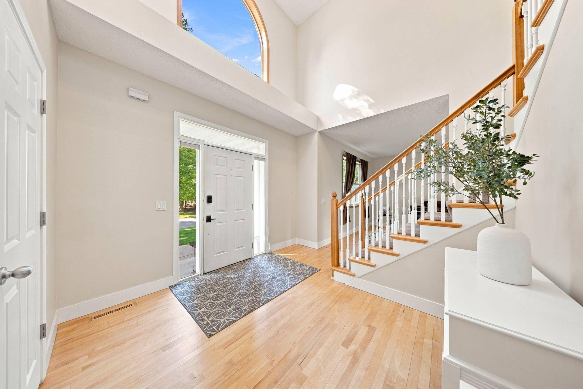 5294 Marquess Trail N, Lake Elmo, MN 55042 Front Foyer - Incredible Natural Light!