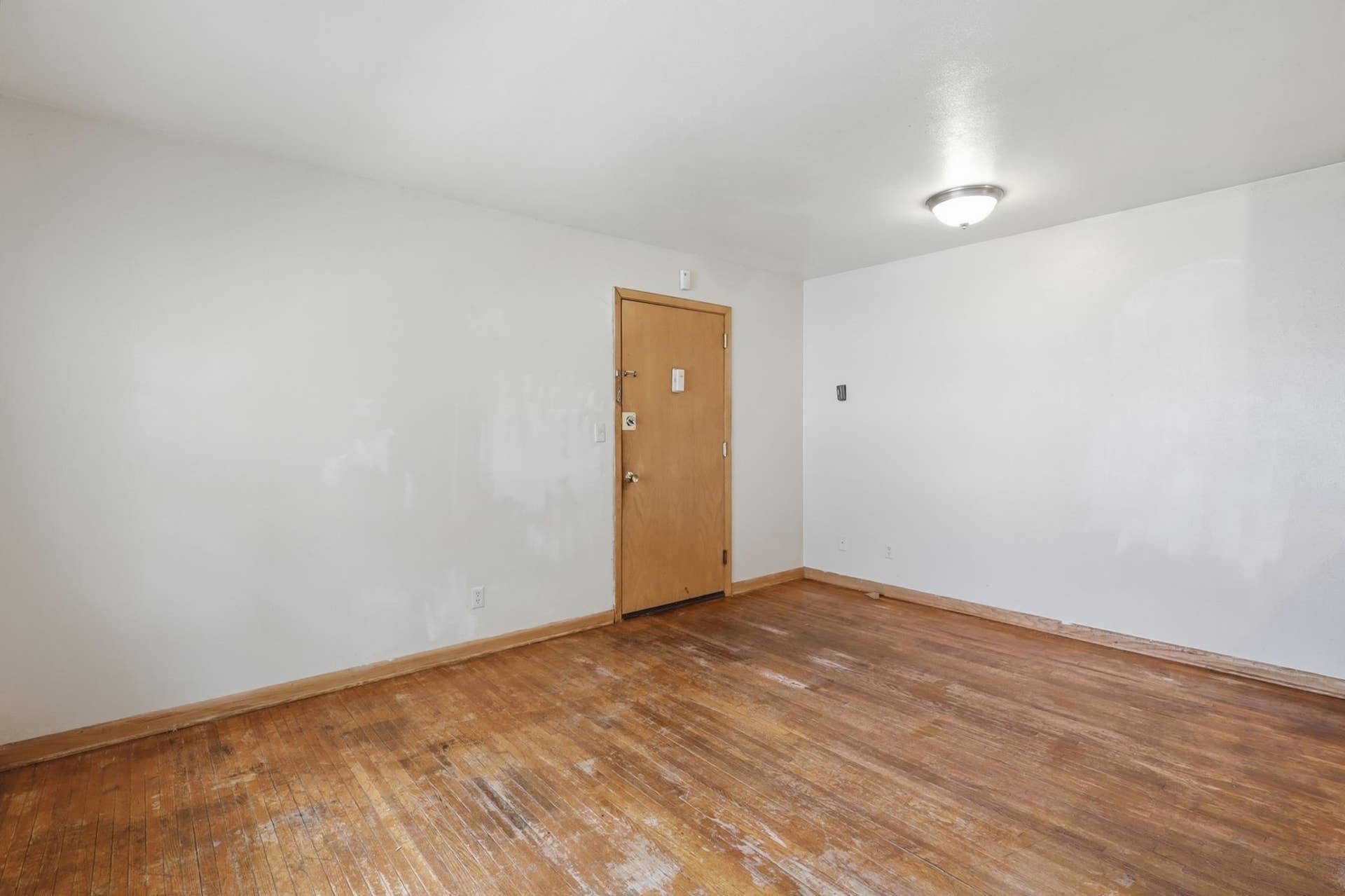 826 5th Street E, 90, Saint Paul, MN 55106 Living Room