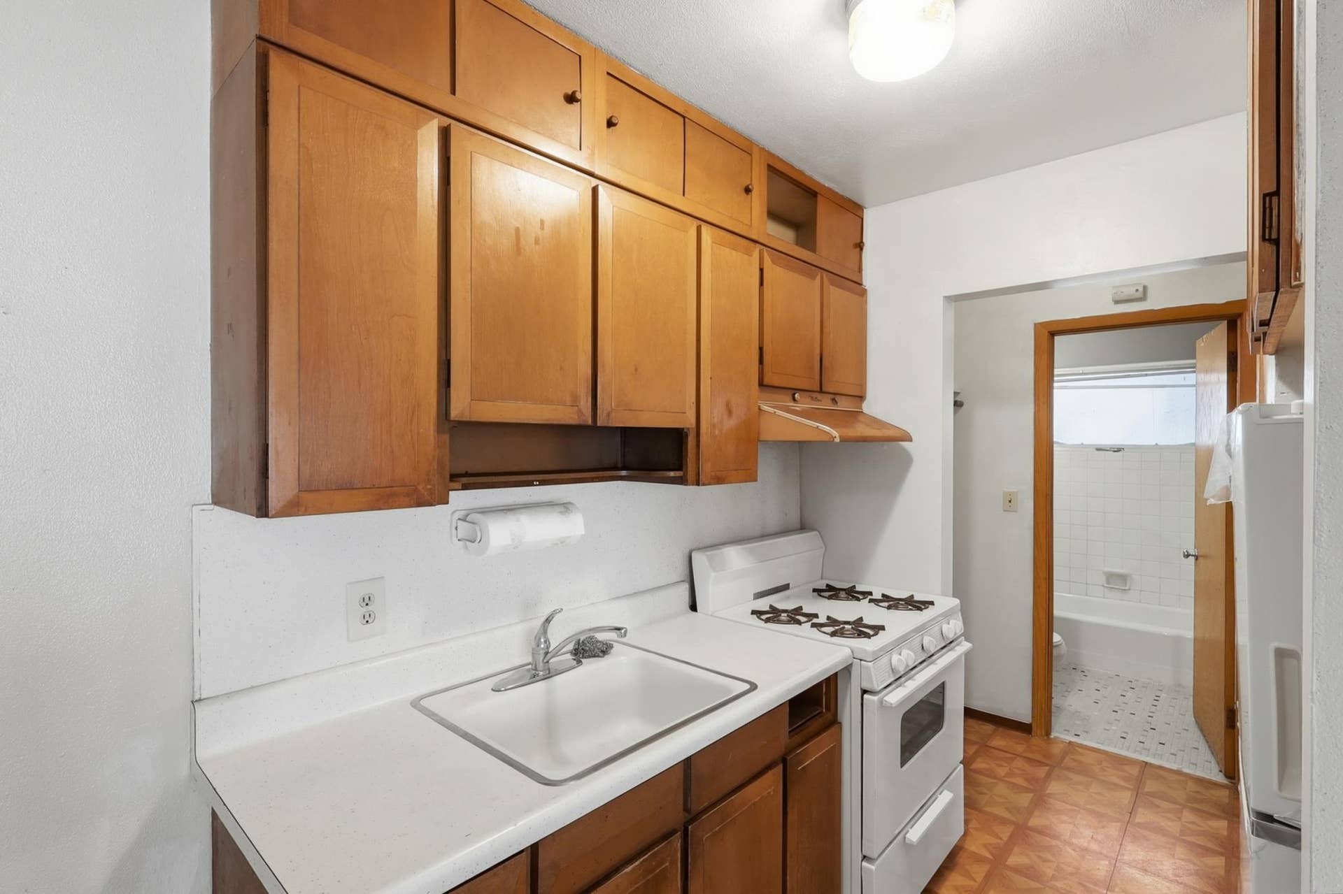826 5th Street E, 90, Saint Paul, MN 55106 Kitchen