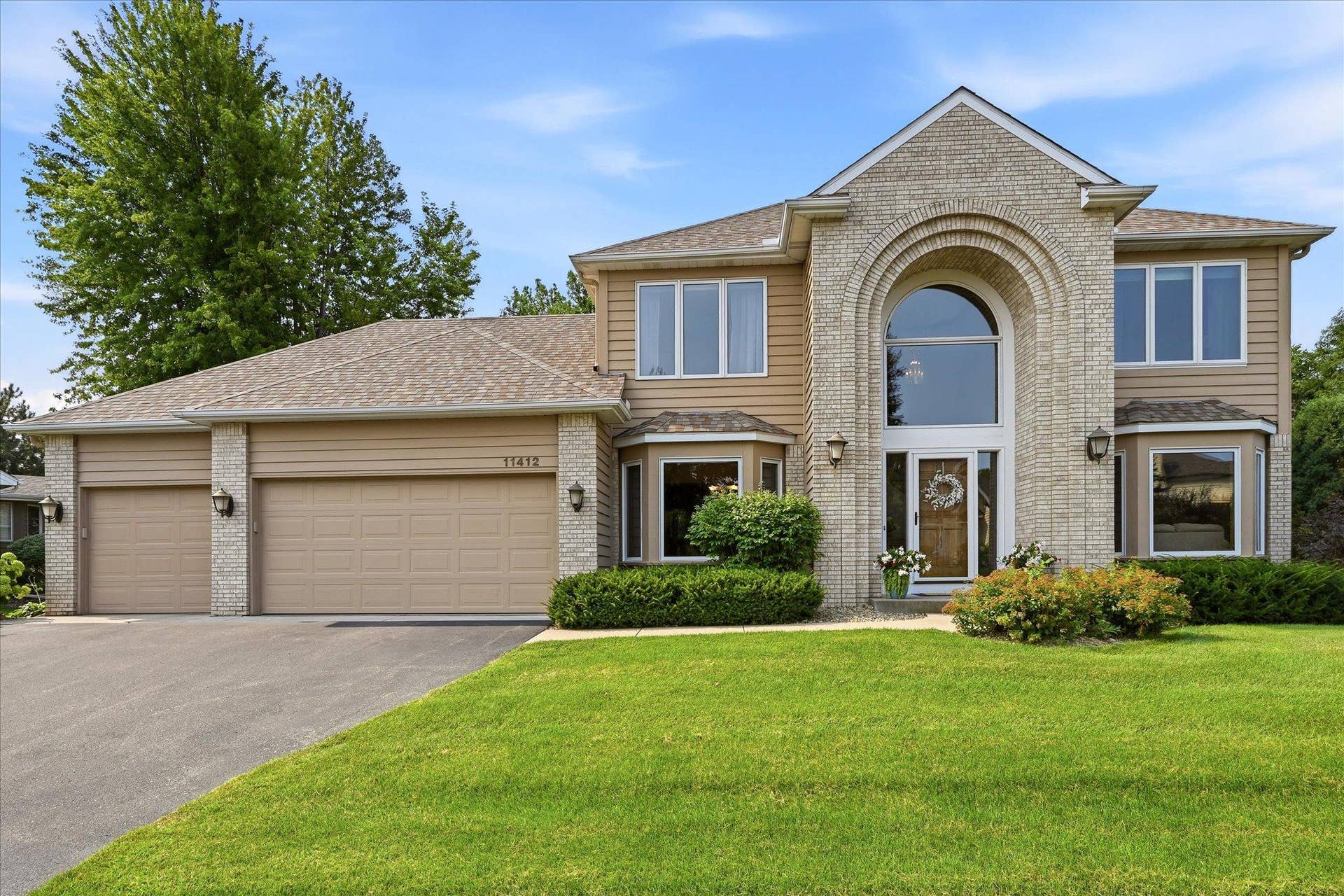 11412 Louisiana Avenue S, Bloomington, MN 55438 Welcoming curb appeal sets the tone for this spacious two-story home, with a 3-car garage and inviting front entry.