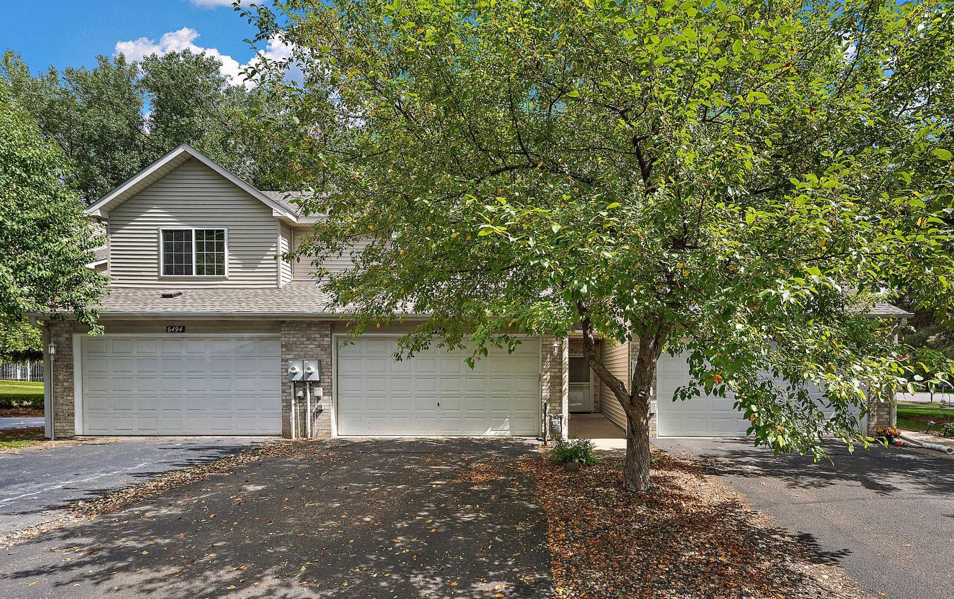 6496 15th Street Place N, Oakdale, MN 55128 2-web-or-mls-UAV Vision Media (26).jpg