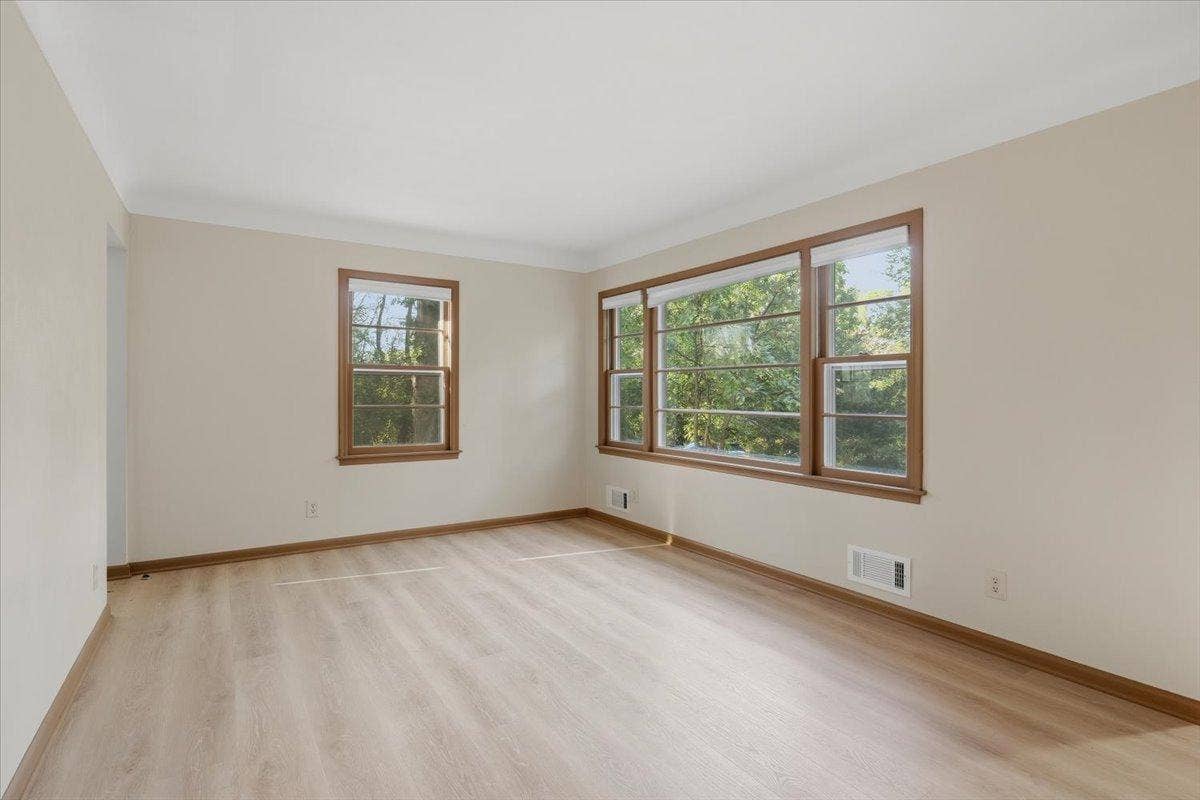 05-Living Room.jpg