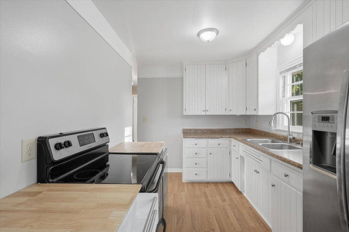 06-Kitchen.jpg