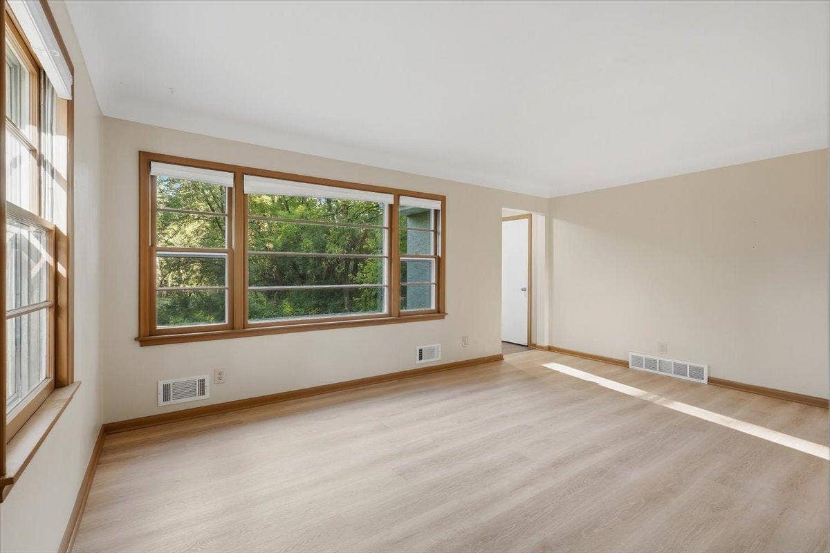 03-Living Room.jpg