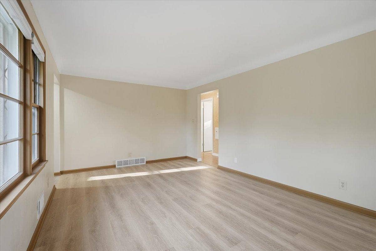 04-Living Room.jpg