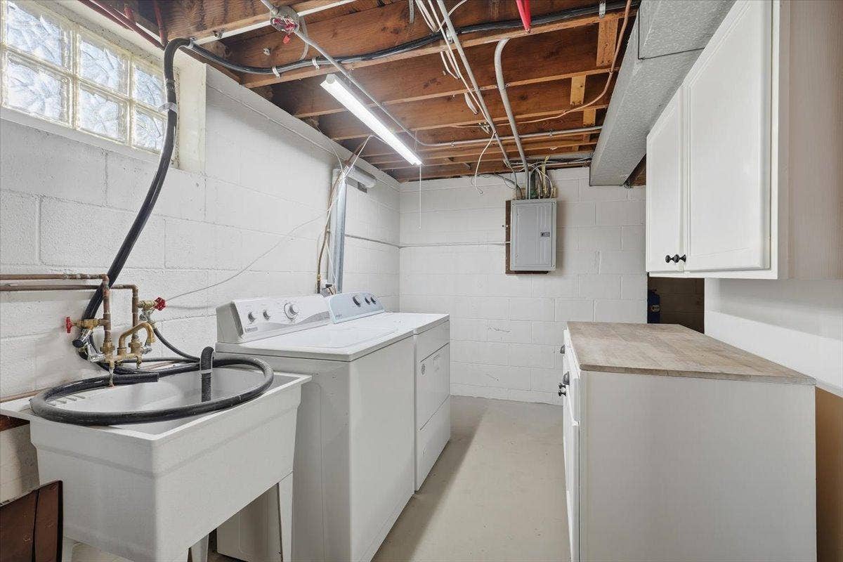 15-Laundry Area.jpg