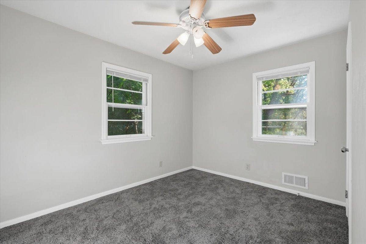 10-Bed 2.jpg