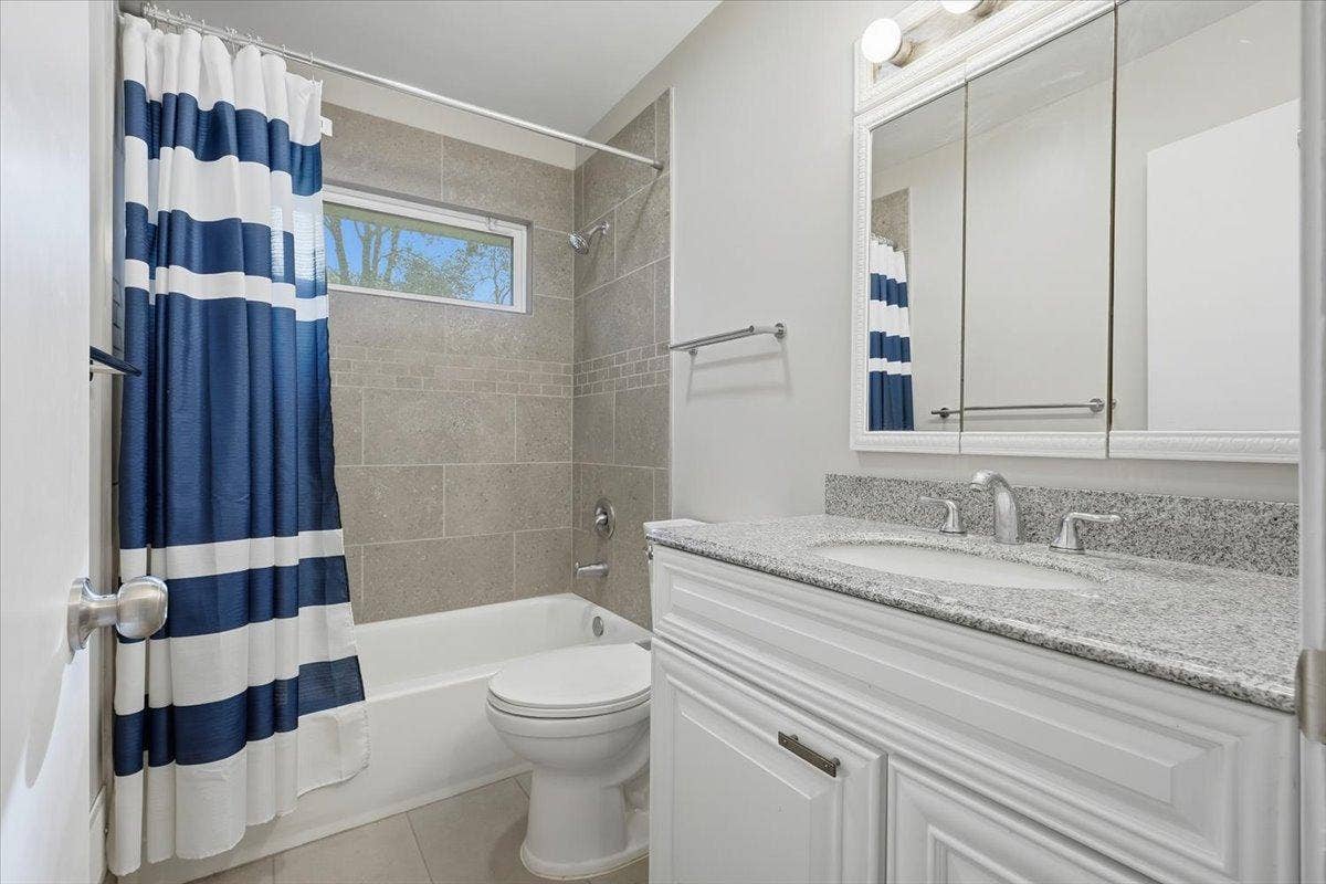 14-Bath 1.jpg