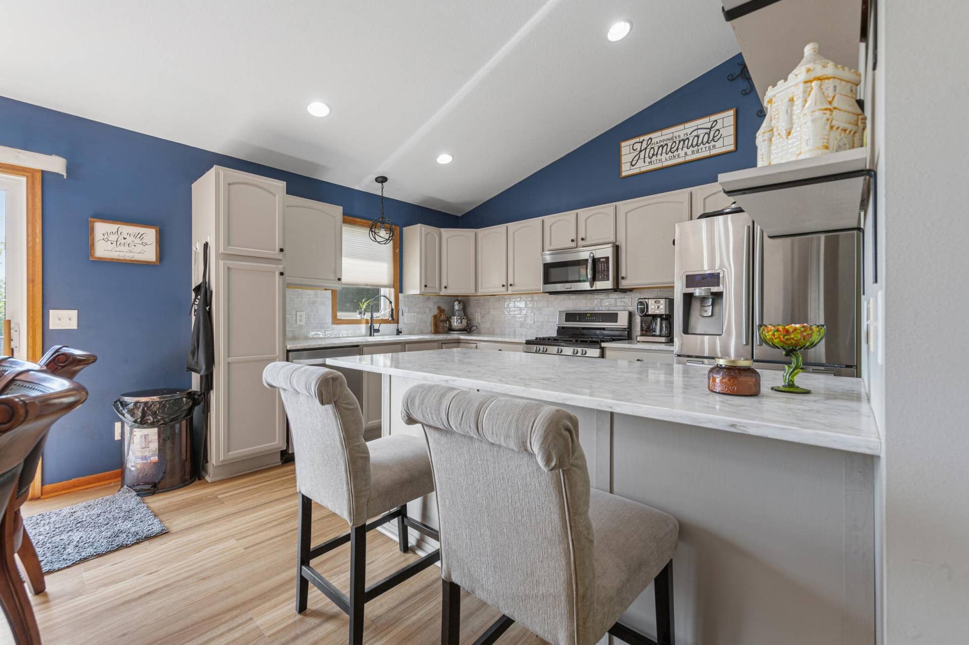 217 Inverness Drive, Mankato, MN 56001 21 kitchen.jpg
