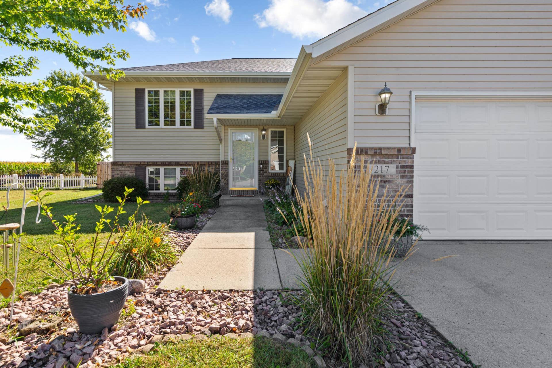 217 Inverness Drive, Mankato, MN 56001 4 front.jpg