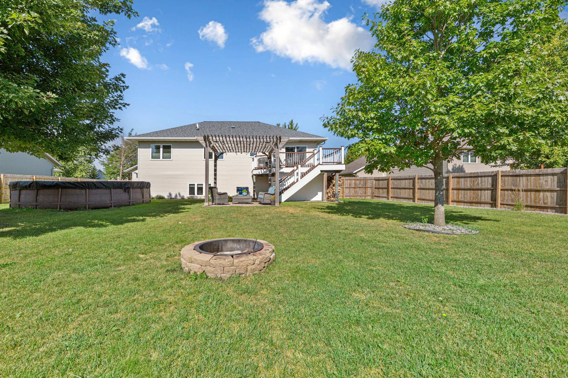 217 Inverness Drive, Mankato, MN 56001 7 back.jpg