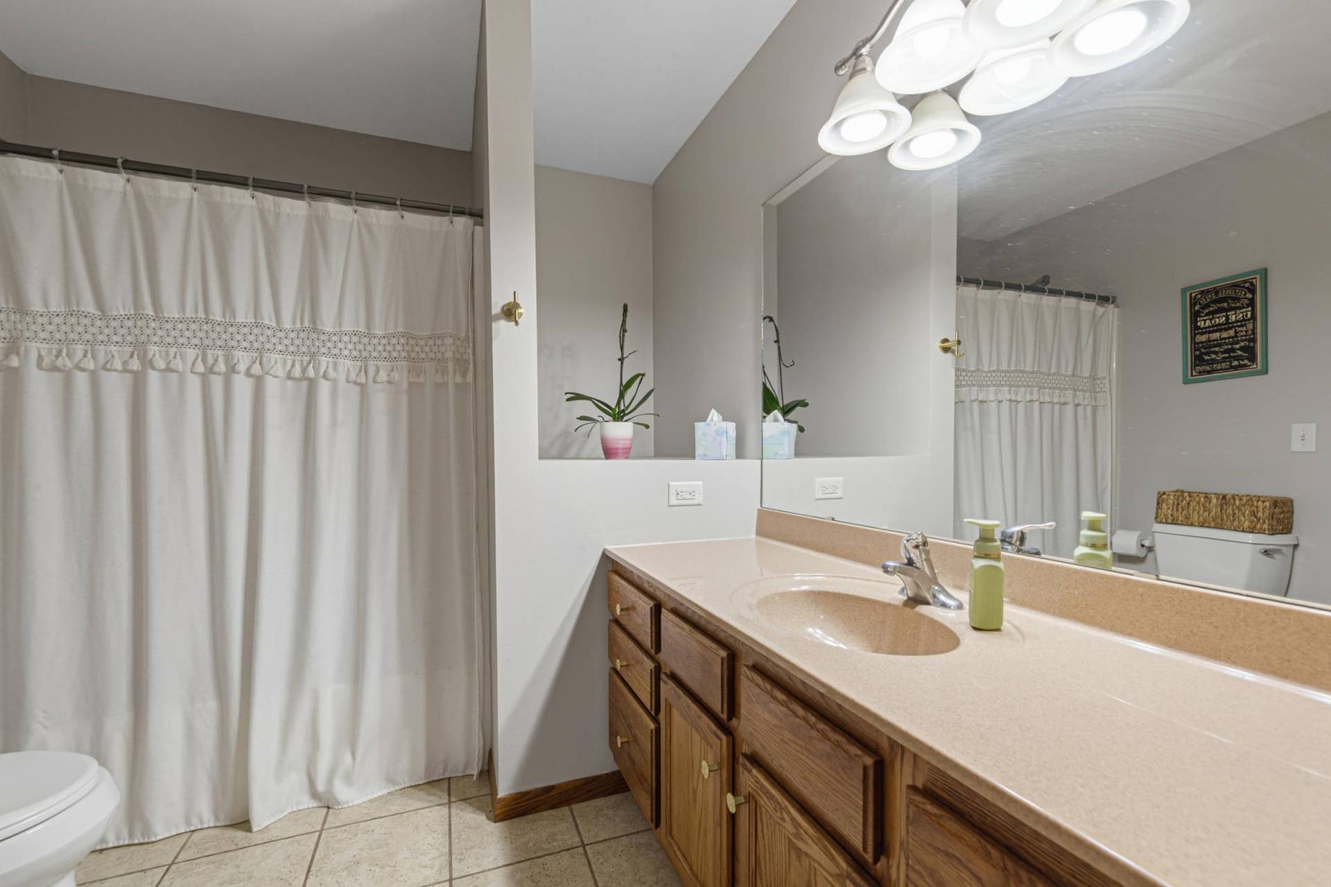 217 Inverness Drive, Mankato, MN 56001 26 bathroom.jpg