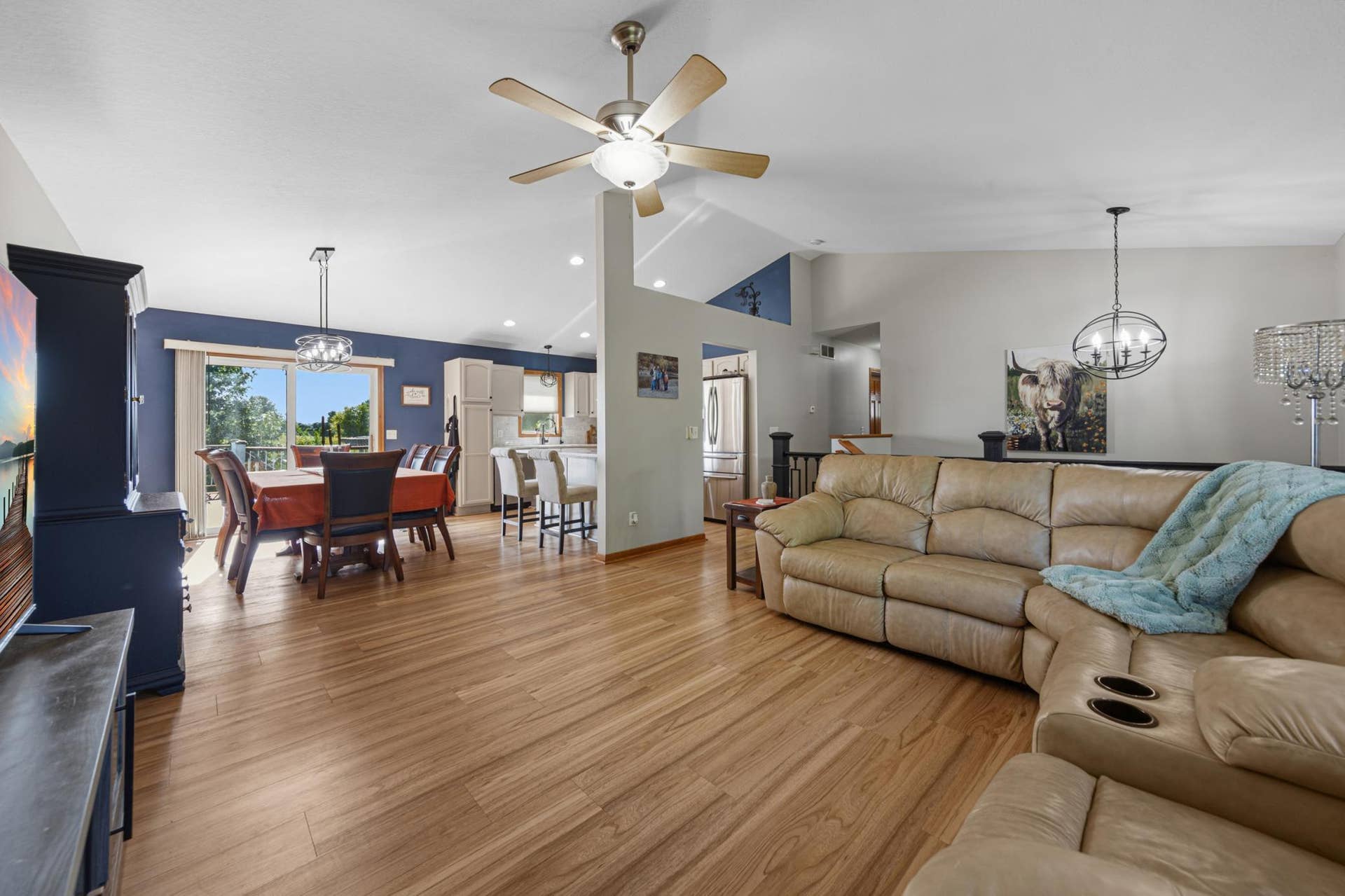 217 Inverness Drive, Mankato, MN 56001 16 living.jpg