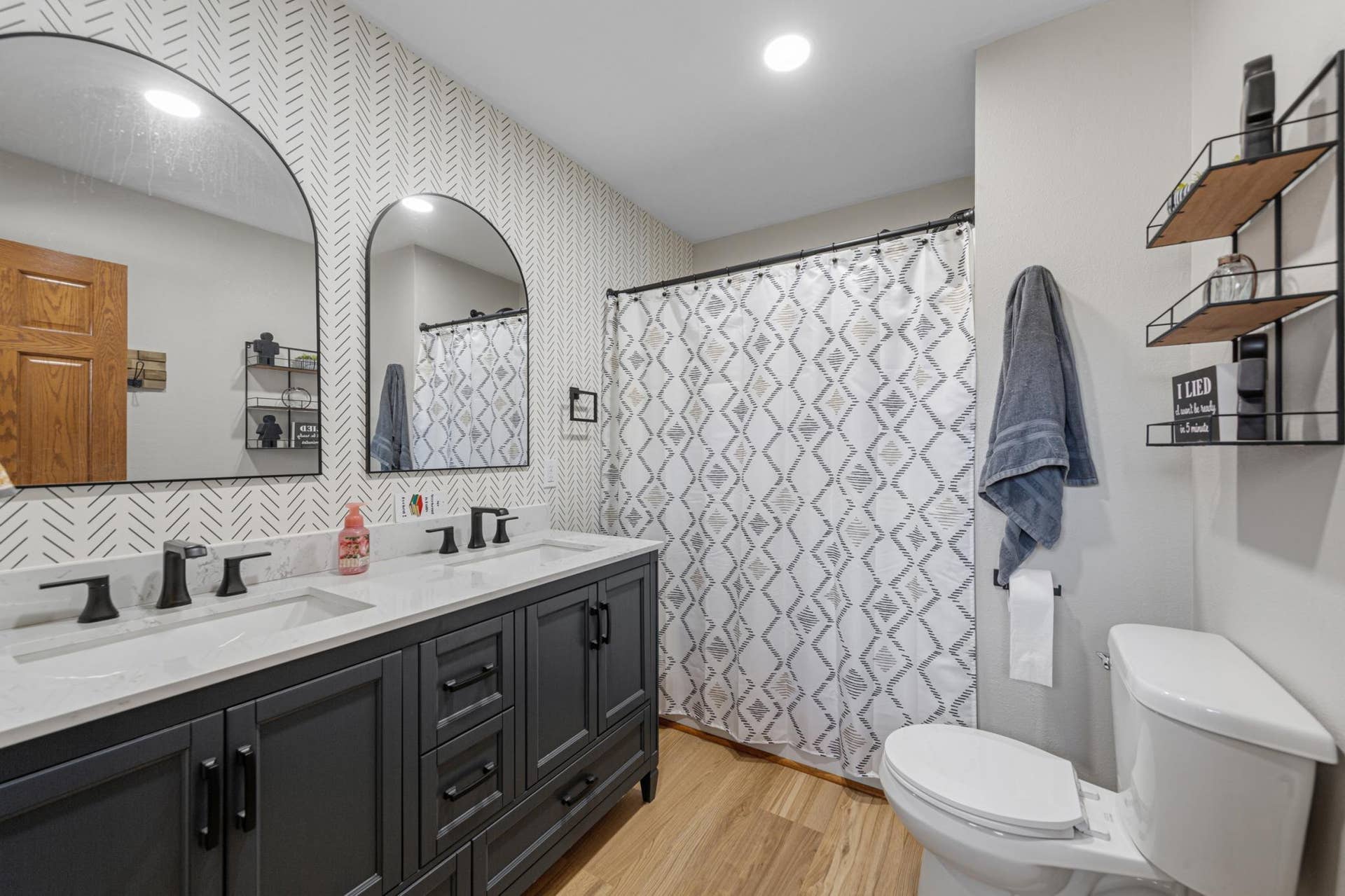 217 Inverness Drive, Mankato, MN 56001 30 main bathroom.jpg