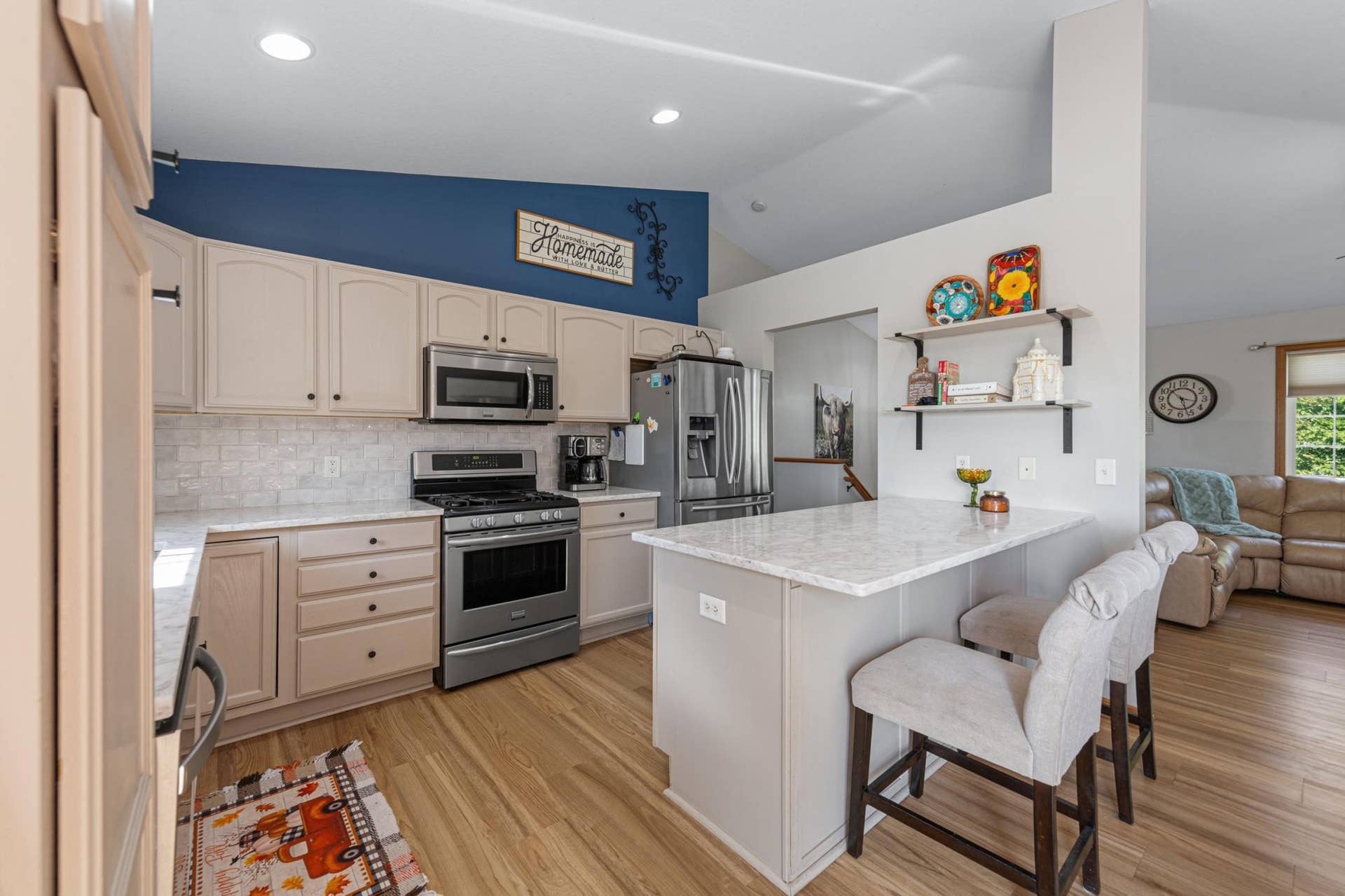 217 Inverness Drive, Mankato, MN 56001 20 kitchen.jpg