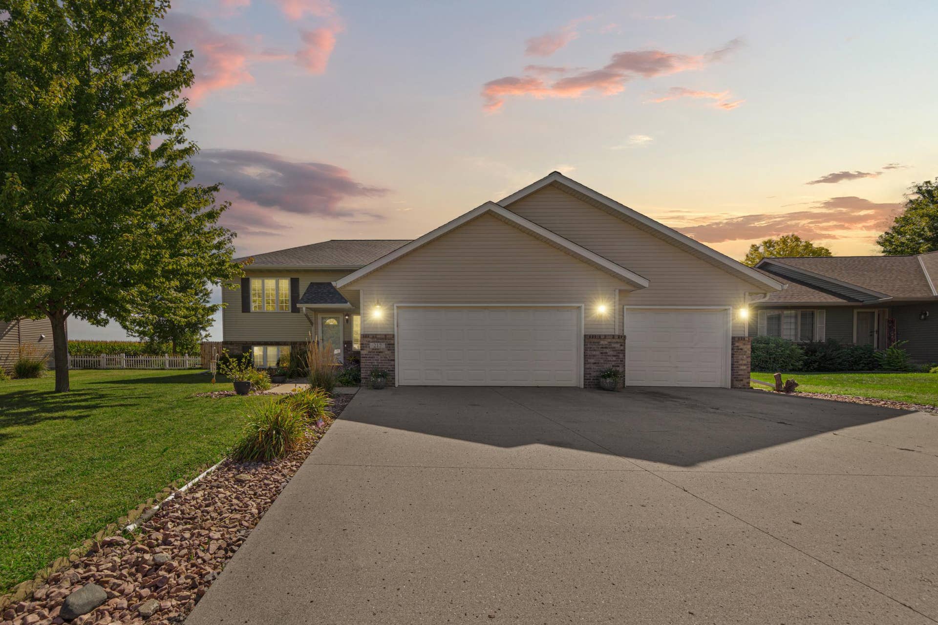 217 Inverness Drive, Mankato, MN 56001 2 front_tw.jpg