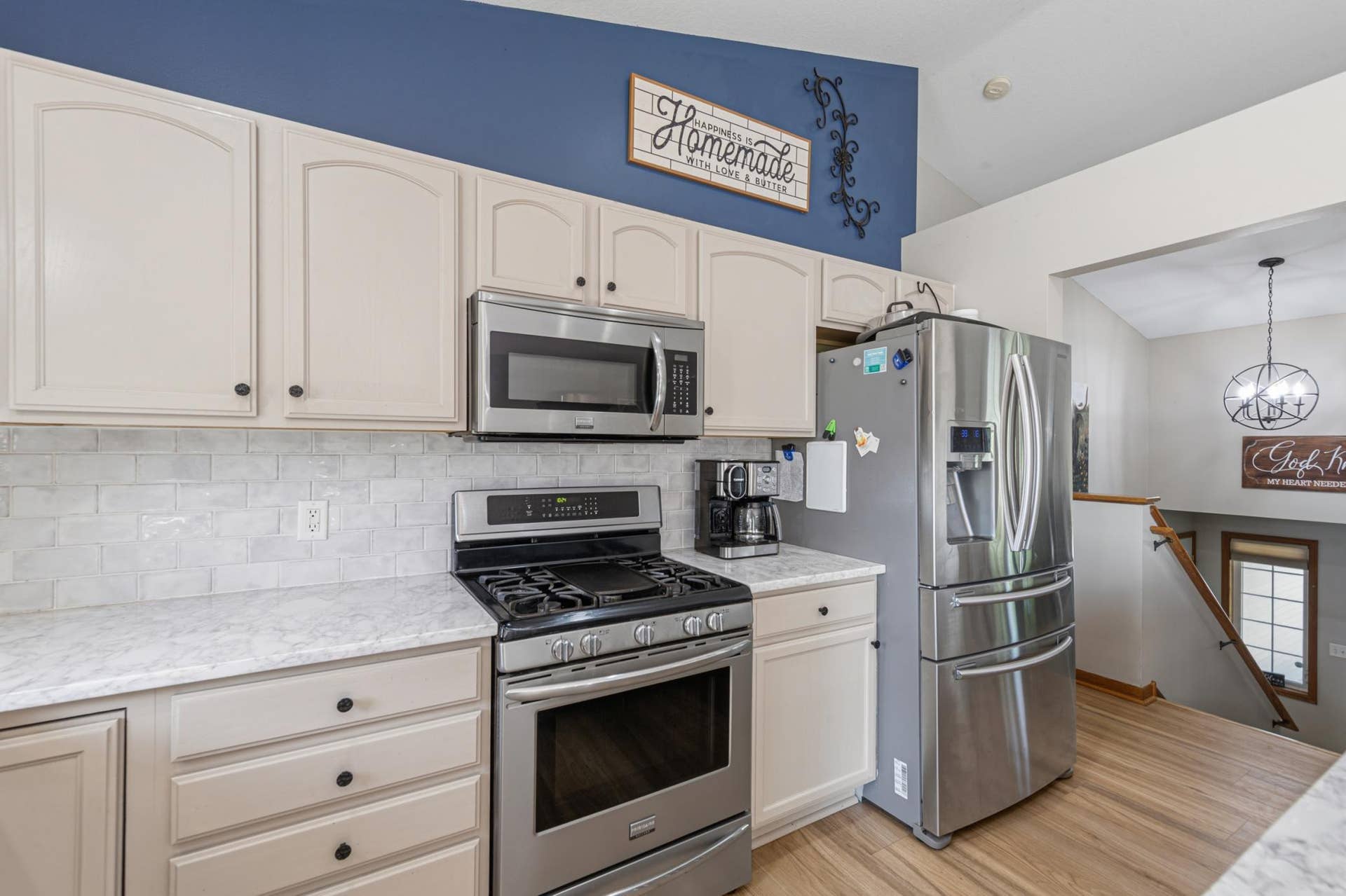 217 Inverness Drive, Mankato, MN 56001 23 kitchen.jpg