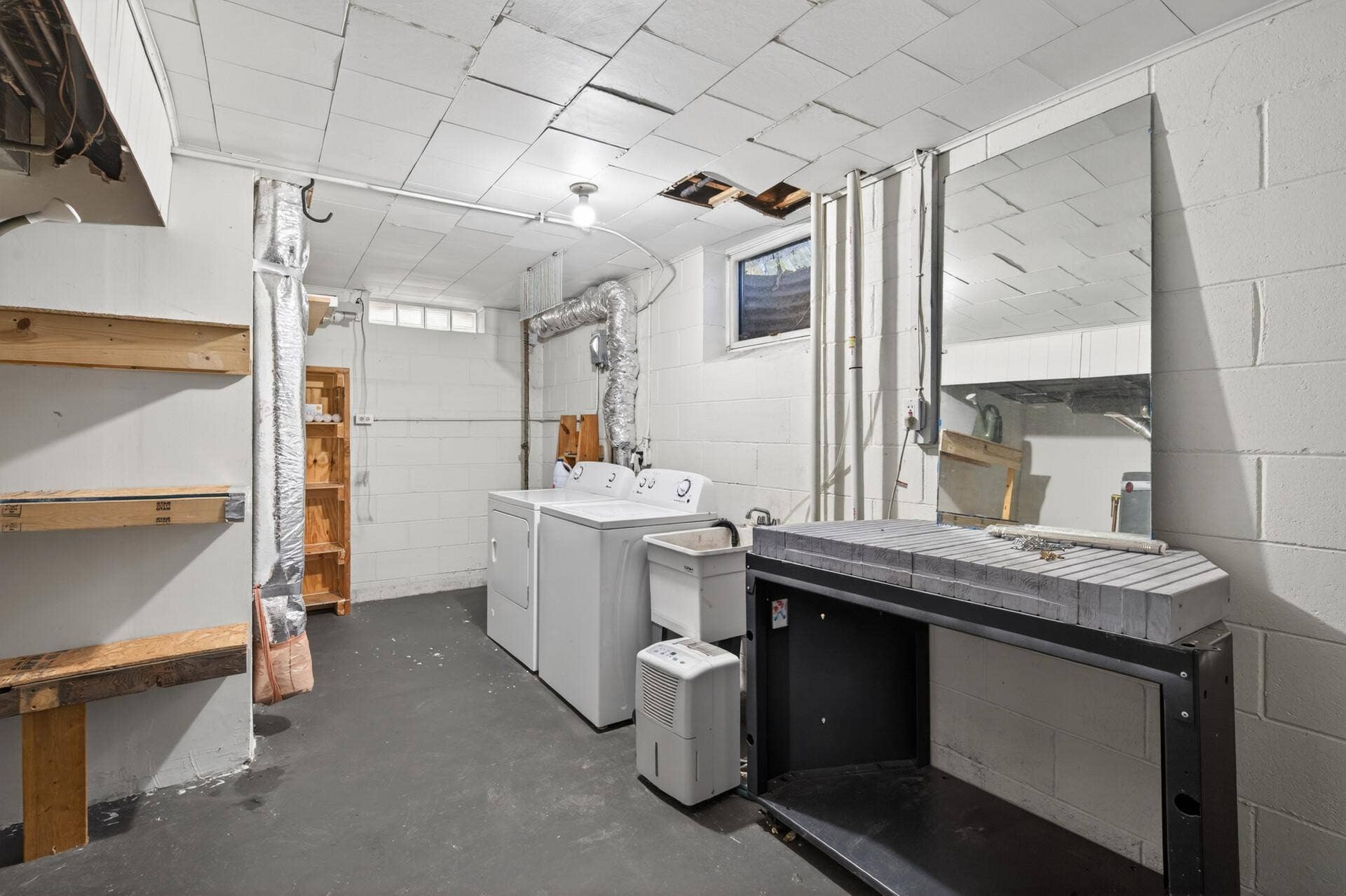 2580 Winfield Avenue, Golden Valley, MN 55422 Large laundry/mechanical room
