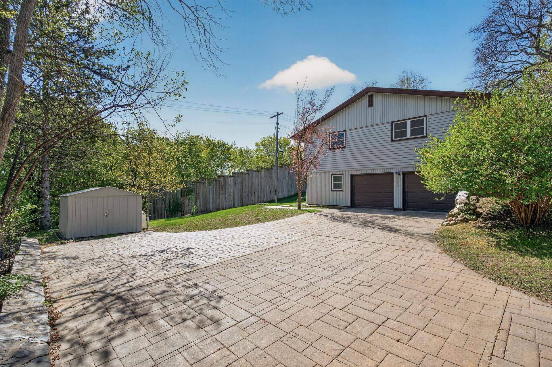 2580 Winfield Avenue, Golden Valley, MN 55422 Awesome huge stamped driveway