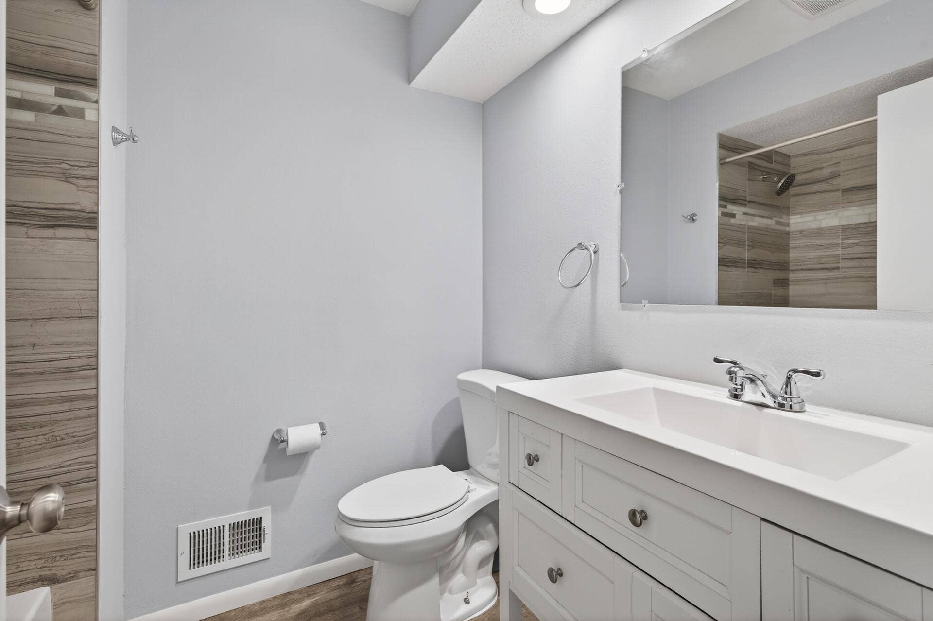 2580 Winfield Avenue, Golden Valley, MN 55422 Updated main floor bath