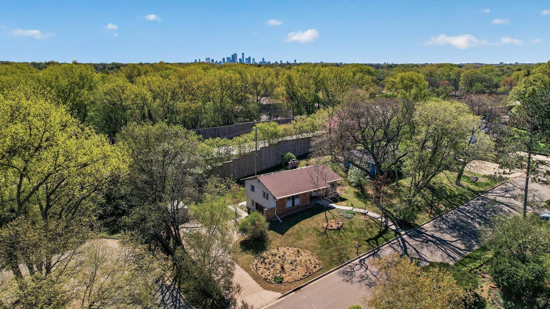 2580 Winfield Avenue, Golden Valley, MN 55422 2580 Winfield Avenue, Golden Valley, MN 55422